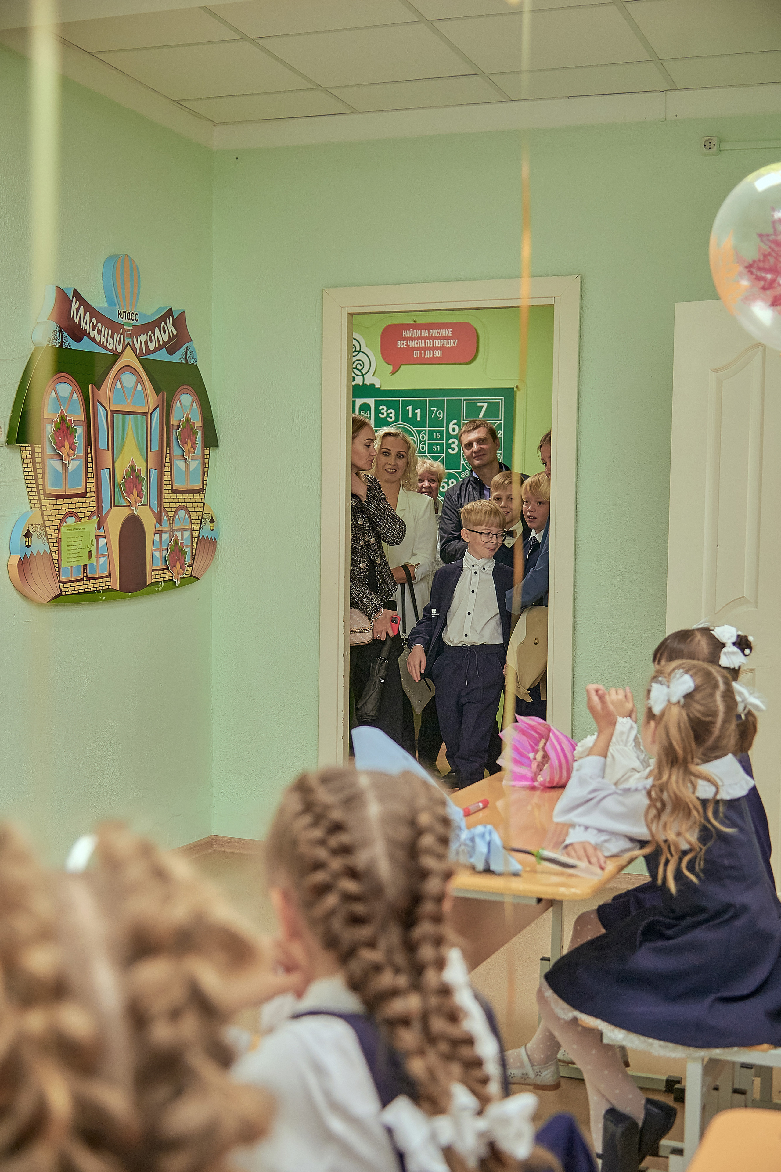Портфолио репортажной фотосъёмки: 1 сентября в школе № 149. Фотограф Яковлев Роман — Красноярск