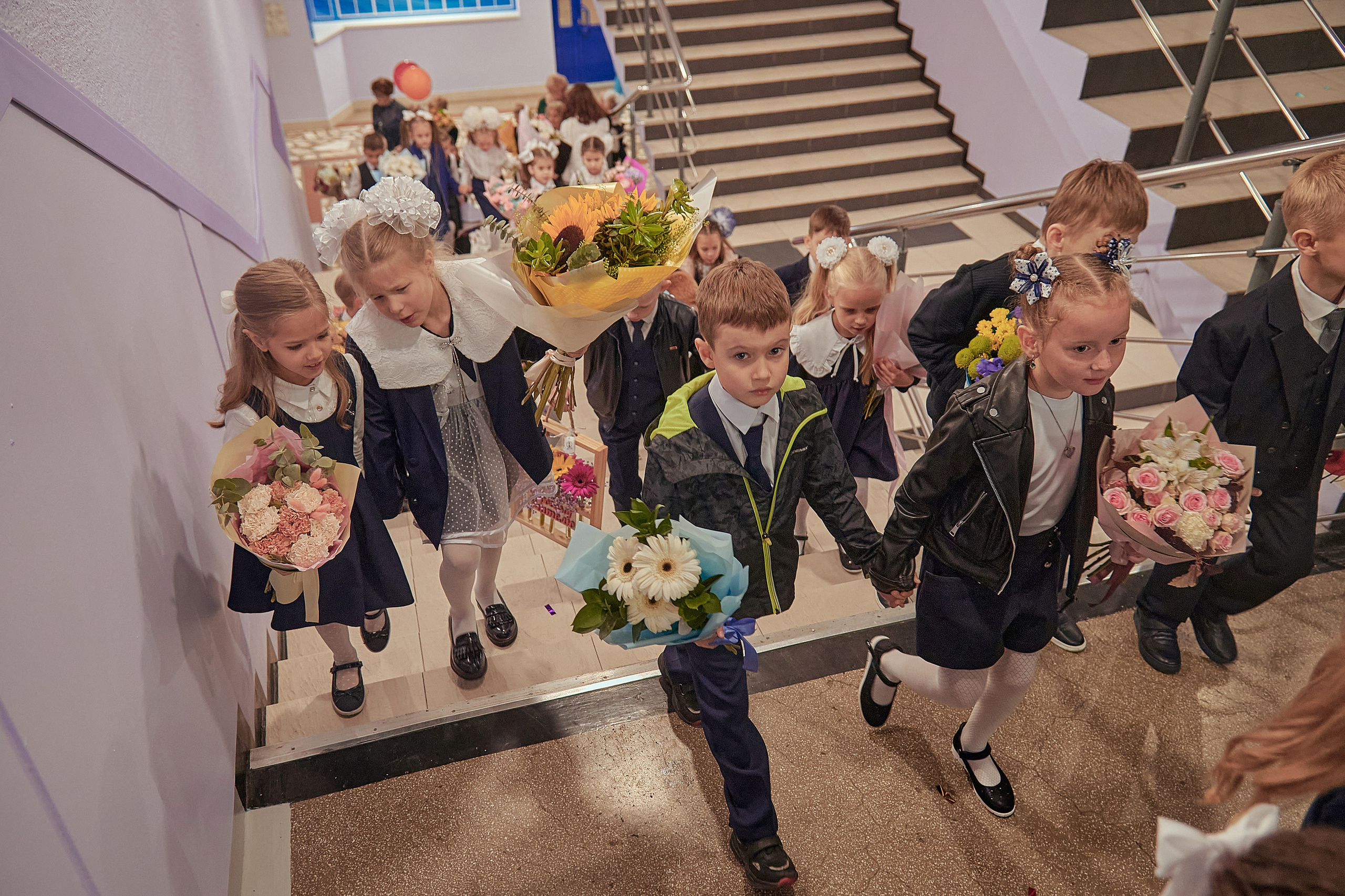 Портфолио репортажной фотосъёмки: 1 сентября в школе № 149. Фотограф Яковлев Роман — Красноярск