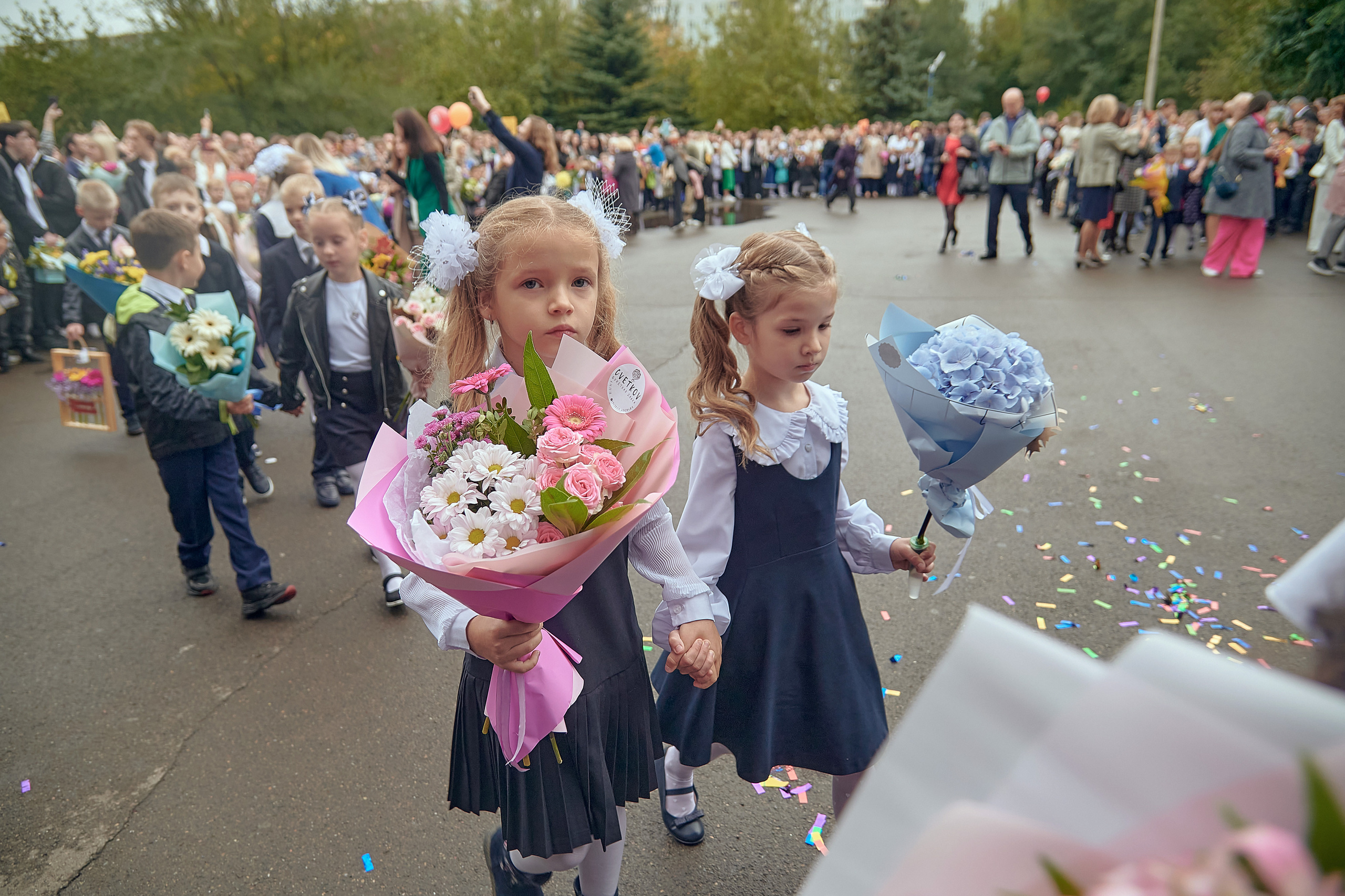 Портфолио репортажной фотосъёмки: 1 сентября в школе № 149. Фотограф Яковлев Роман — Красноярск