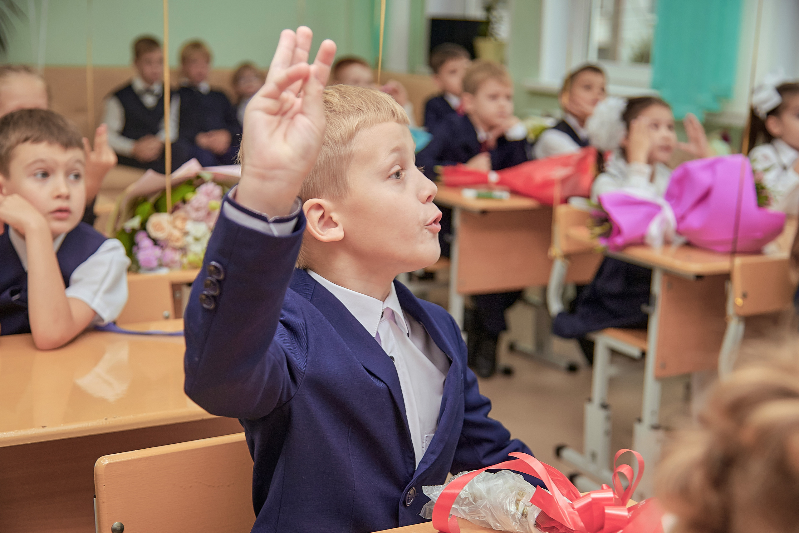 Портфолио репортажной фотосъёмки: 1 сентября в школе № 149. Фотограф Яковлев Роман — Красноярск