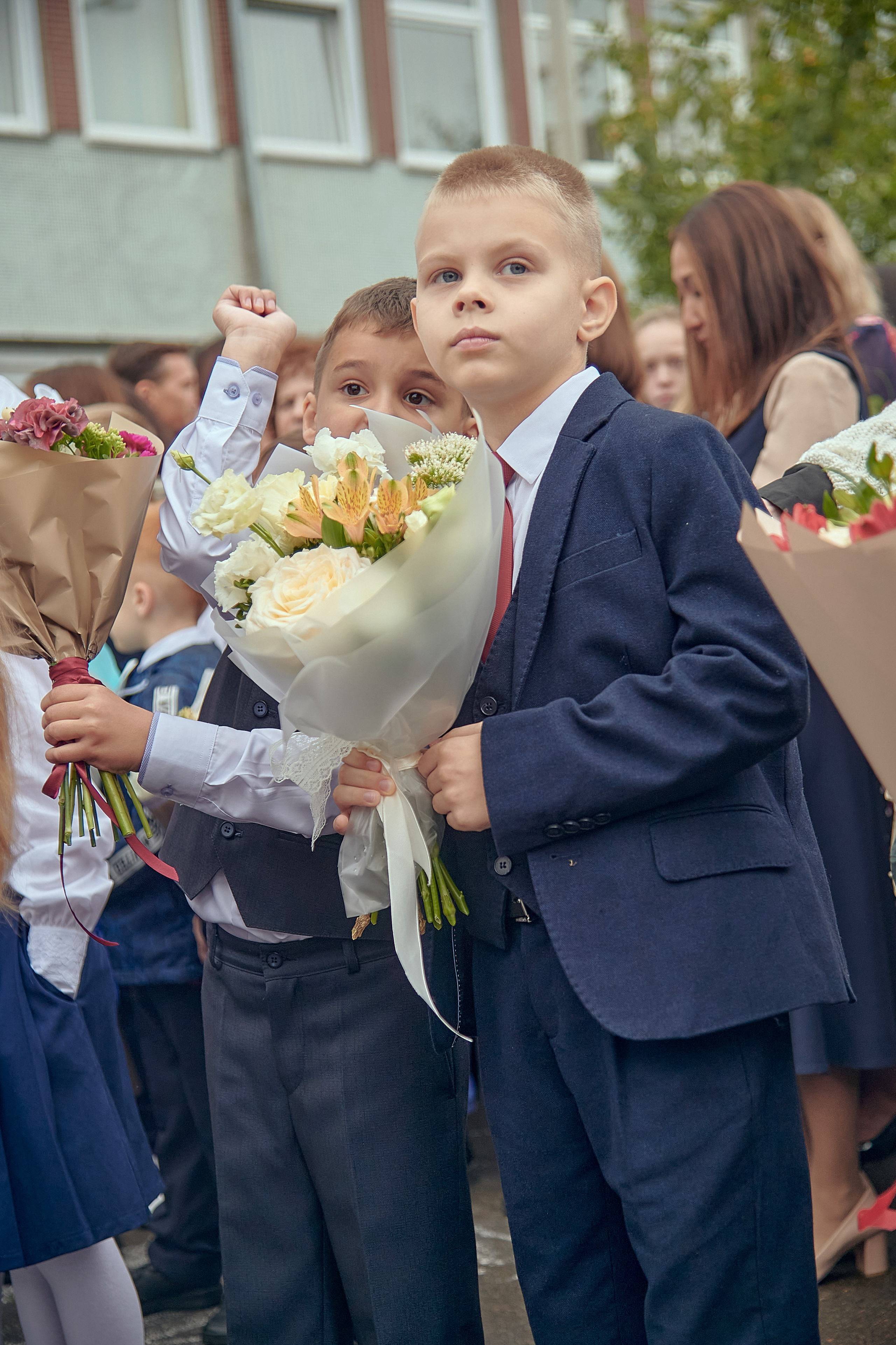 Портфолио репортажной фотосъёмки: 1 сентября в школе № 149. Фотограф Яковлев Роман — Красноярск