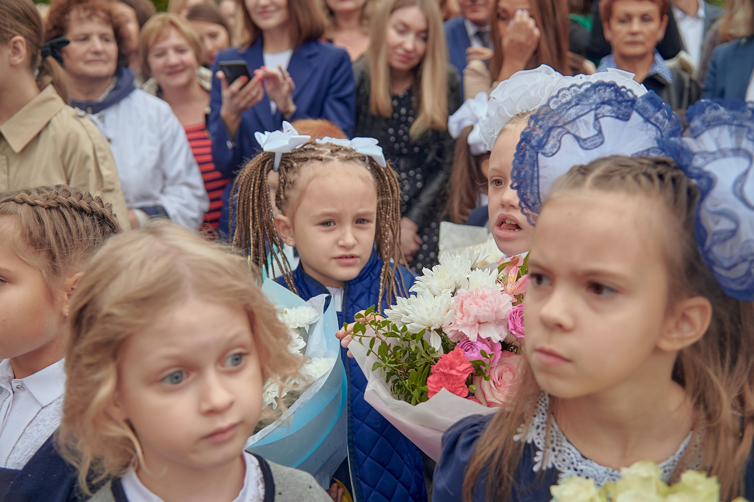 Портфолио репортажной фотосъёмки: 1 сентября в школе № 149. Фотограф Яковлев Роман — Красноярск