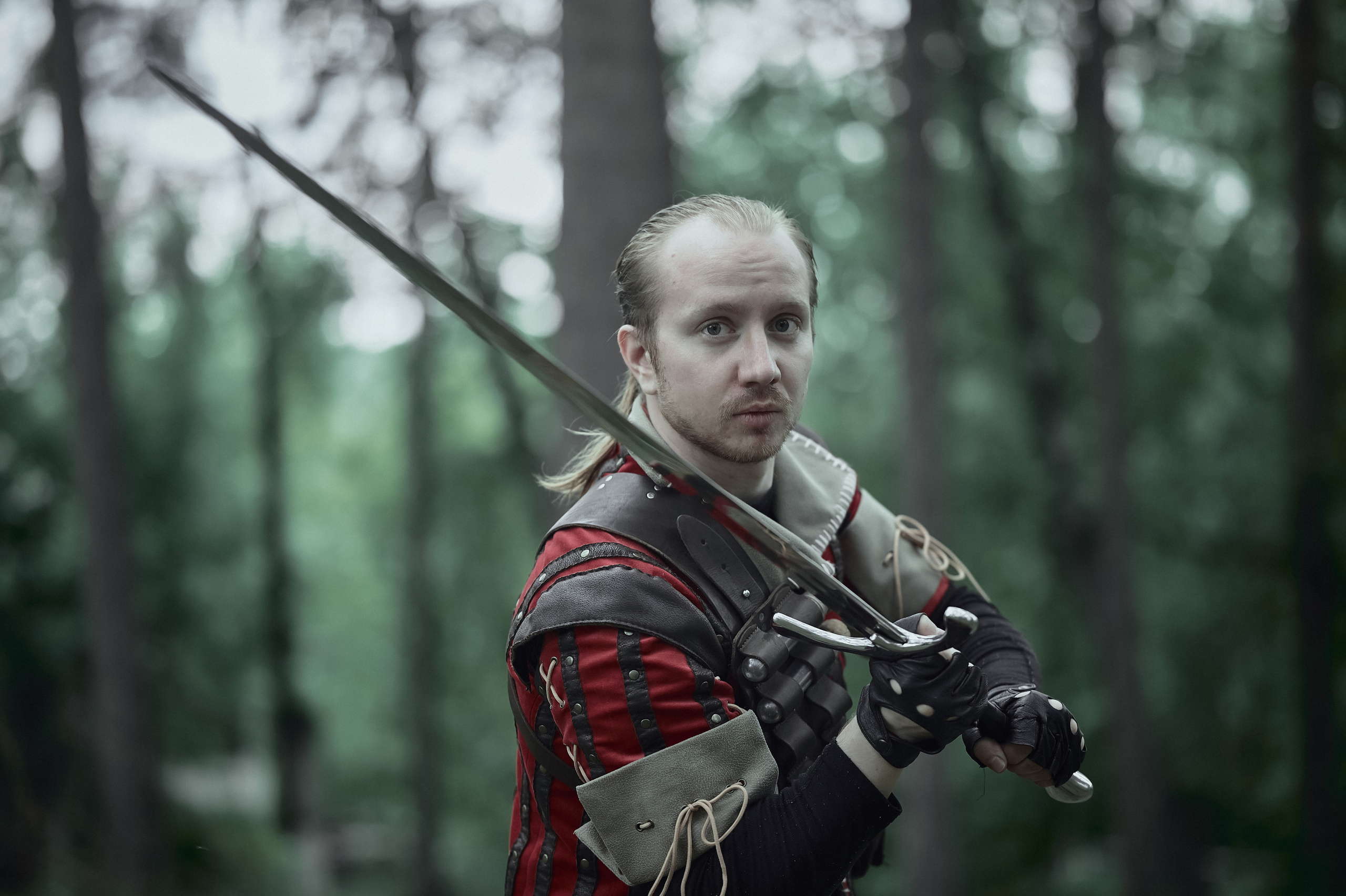 Каролина и Сергей — Предсвадебная съёмка в стиле «Ведьмак». Фотограф Яковлев Роман — Красноярск