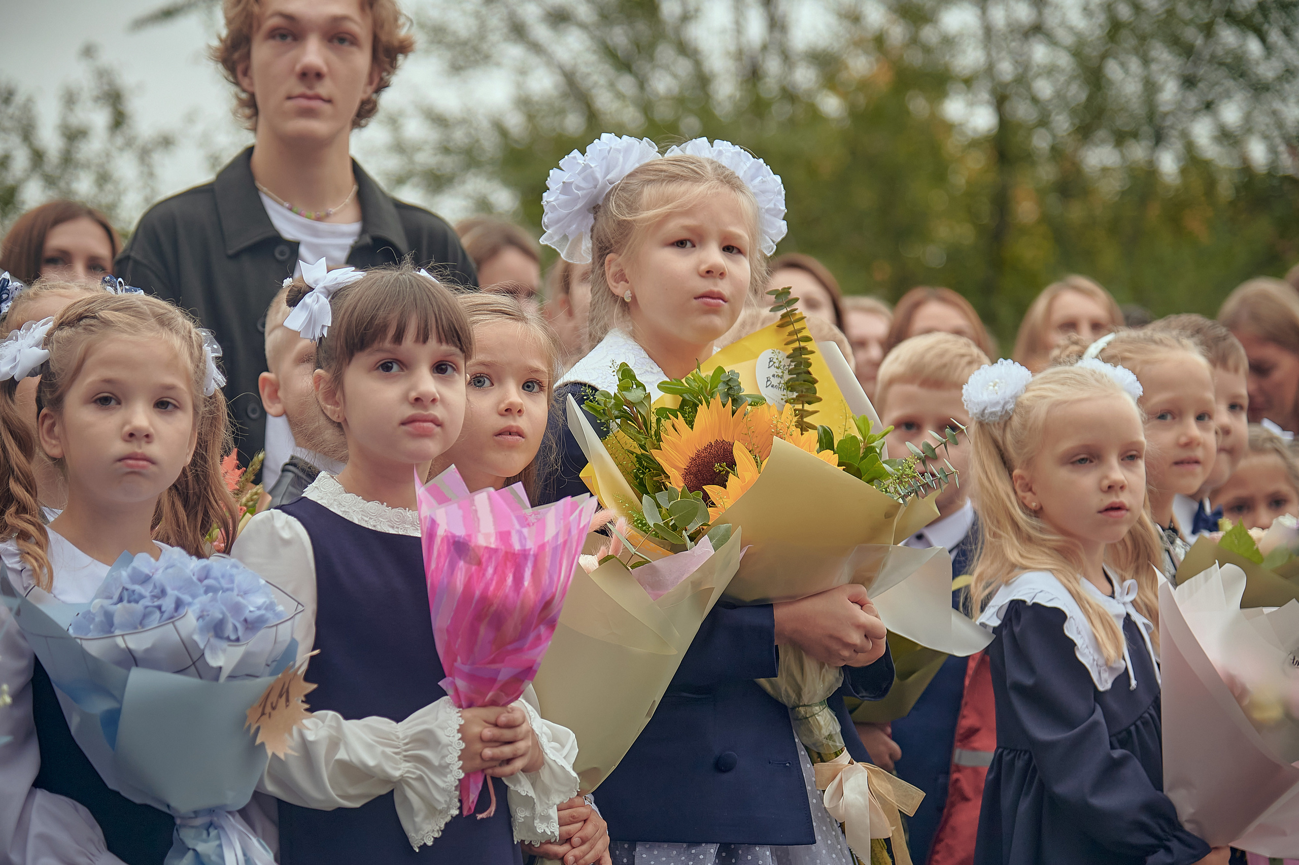 Портфолио репортажной фотосъёмки: 1 сентября в школе № 149. Фотограф Яковлев Роман — Красноярск