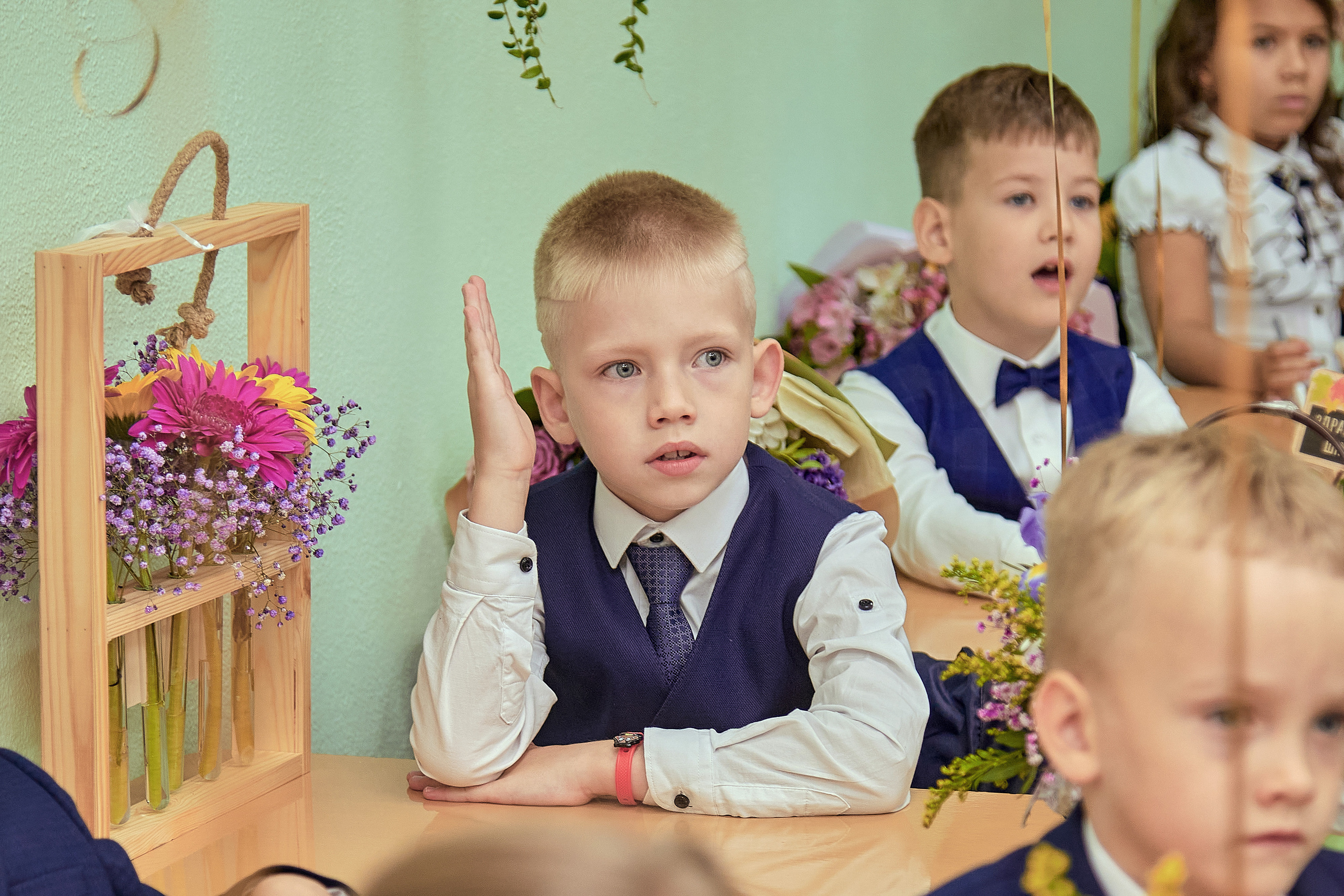 Портфолио репортажной фотосъёмки: 1 сентября в школе № 149. Фотограф Яковлев Роман — Красноярск