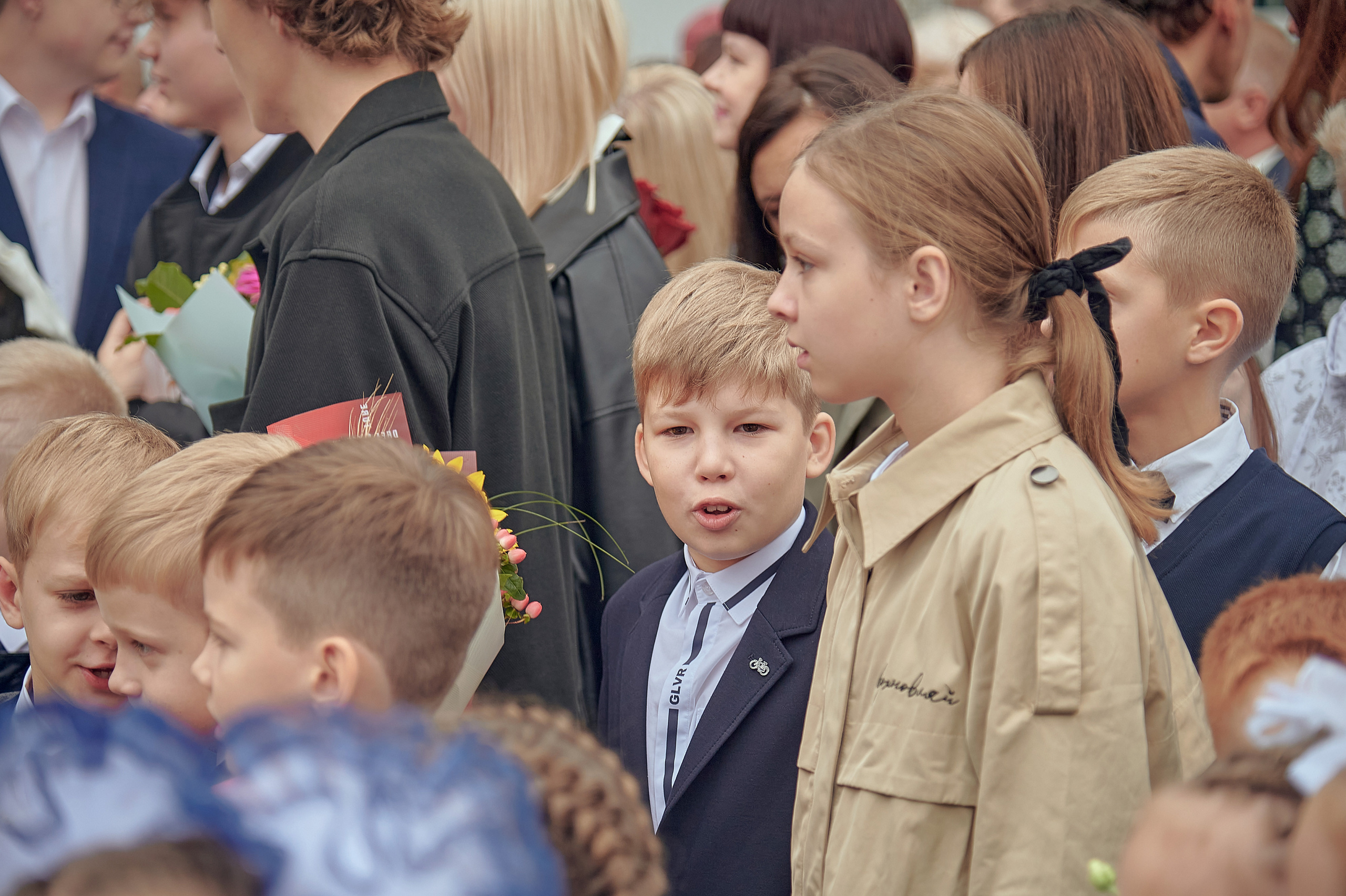 Портфолио репортажной фотосъёмки: 1 сентября в школе № 149. Фотограф Яковлев Роман — Красноярск