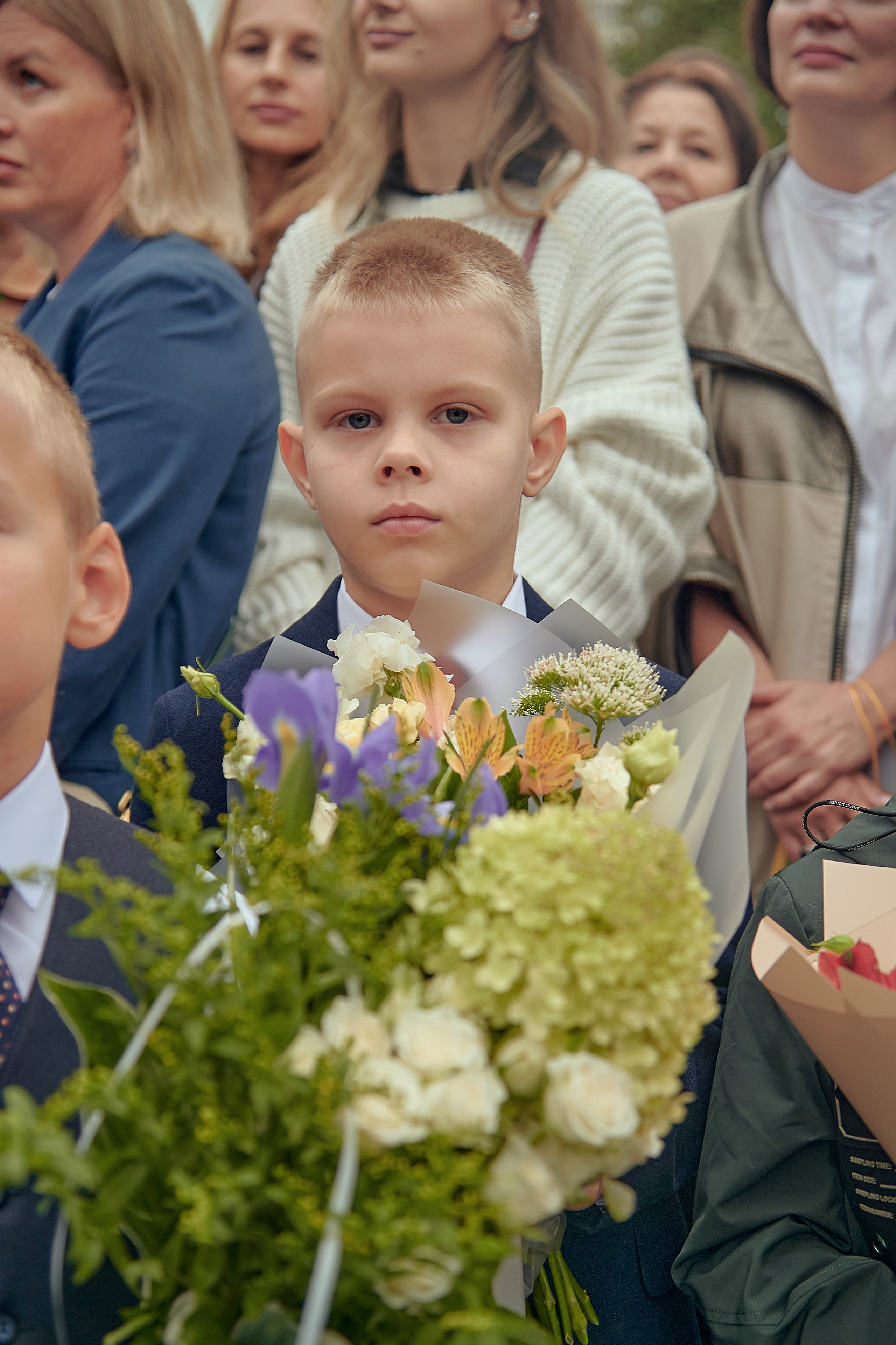 Портфолио репортажной фотосъёмки: 1 сентября в школе № 149. Фотограф Яковлев Роман — Красноярск