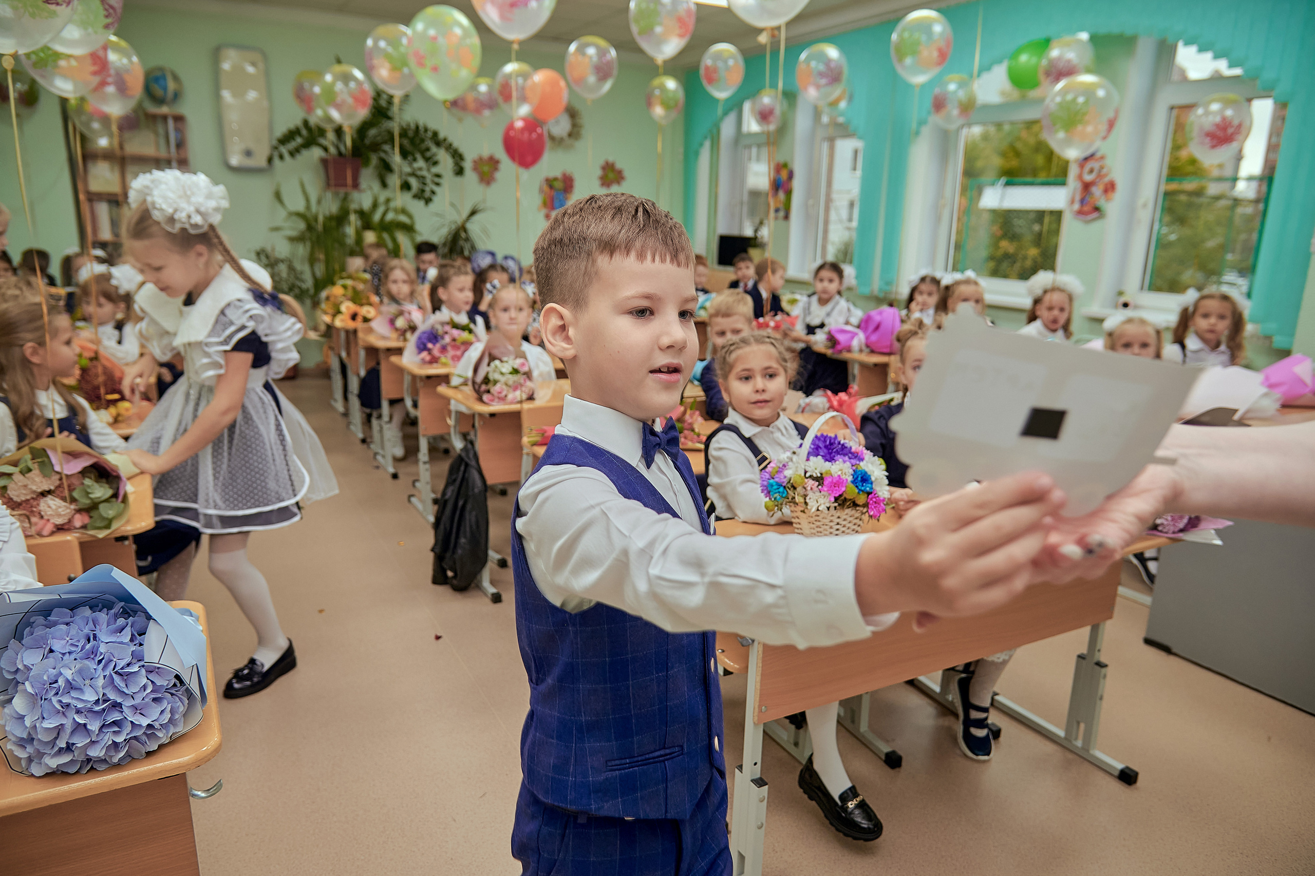 Портфолио репортажной фотосъёмки: 1 сентября в школе № 149. Фотограф Яковлев Роман — Красноярск