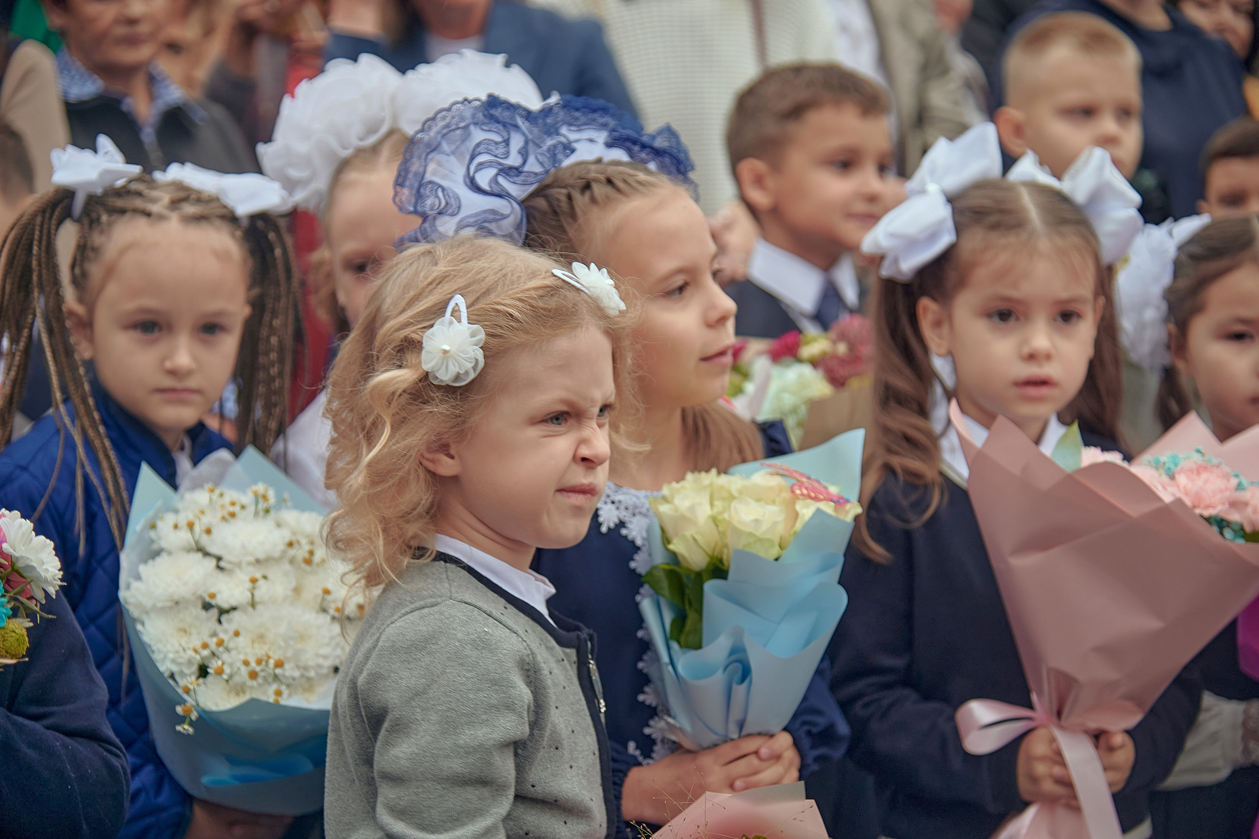 Портфолио репортажной фотосъёмки: 1 сентября в школе № 149. Фотограф Яковлев Роман — Красноярск