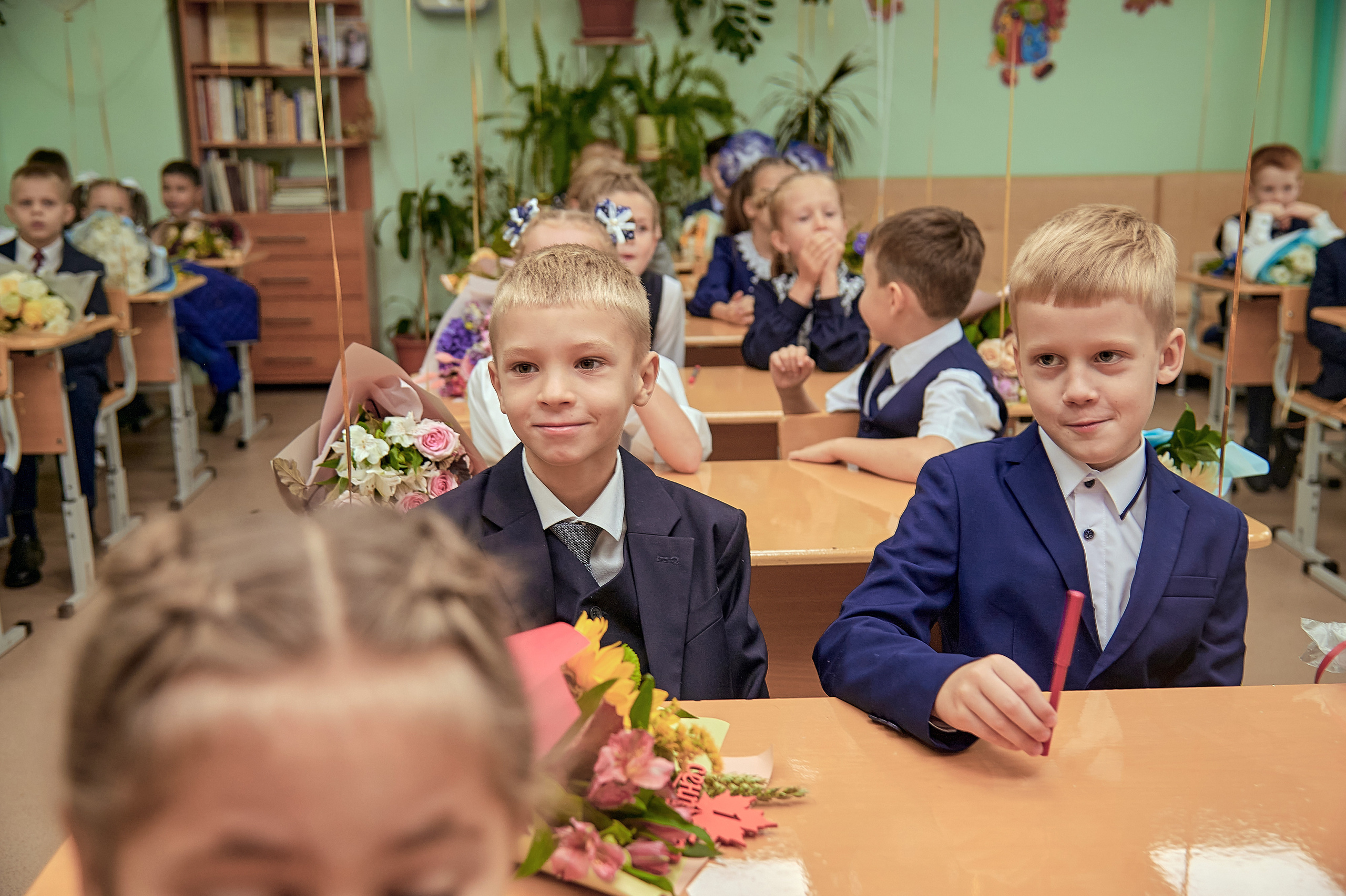 Портфолио репортажной фотосъёмки: 1 сентября в школе № 149. Фотограф Яковлев Роман — Красноярск