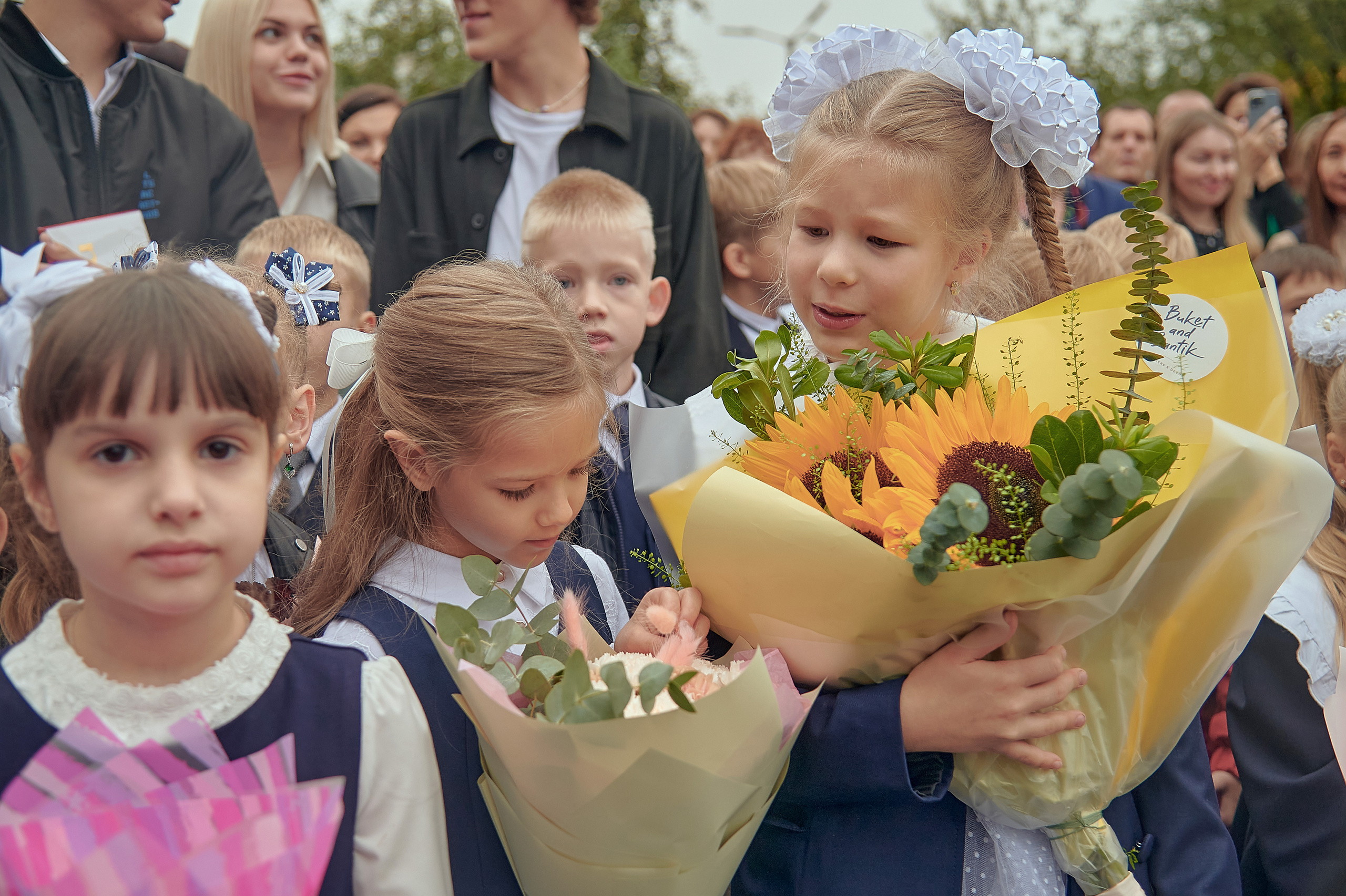 Портфолио репортажной фотосъёмки: 1 сентября в школе № 149. Фотограф Яковлев Роман — Красноярск