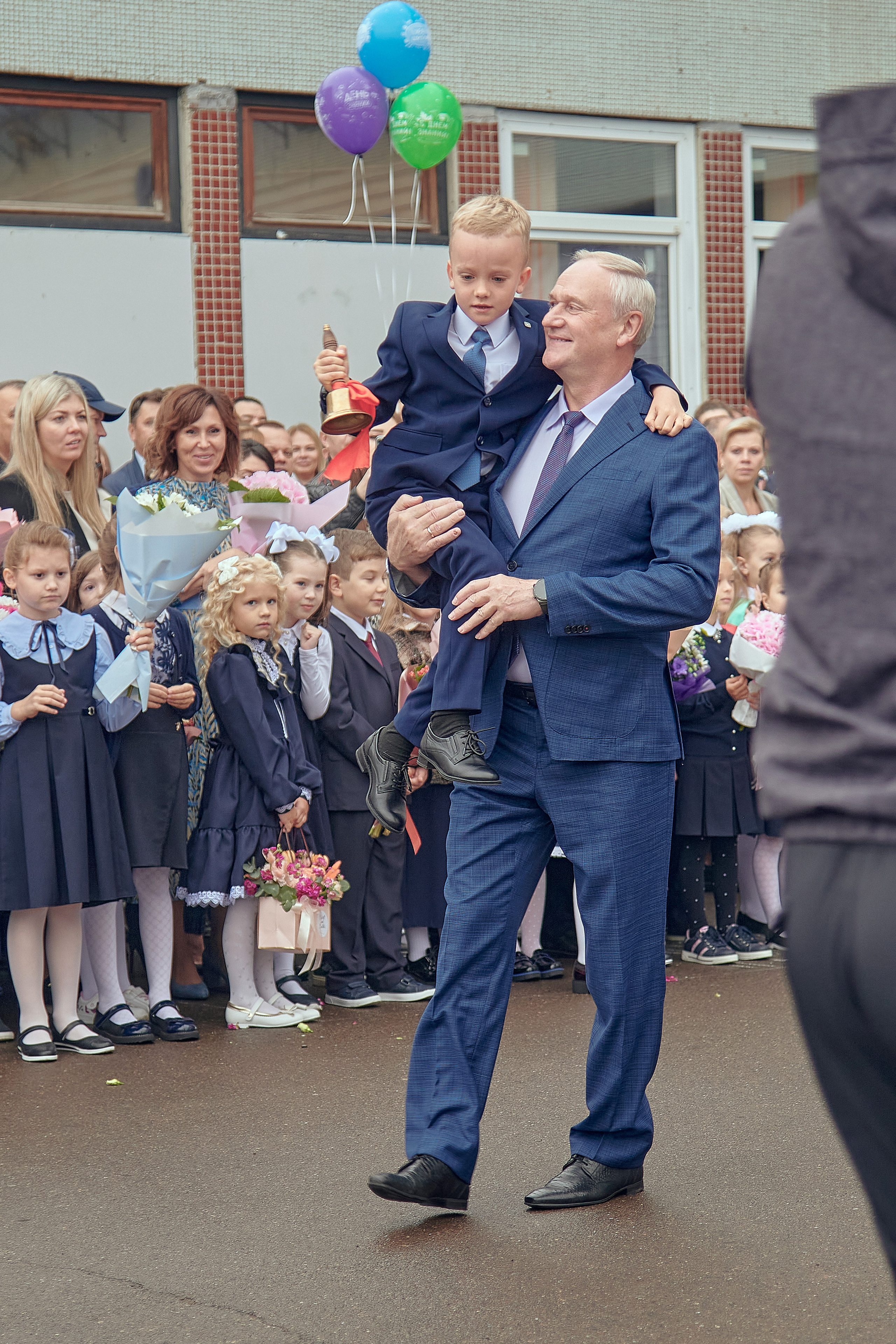 Портфолио репортажной фотосъёмки: 1 сентября в школе № 149. Фотограф Яковлев Роман — Красноярск