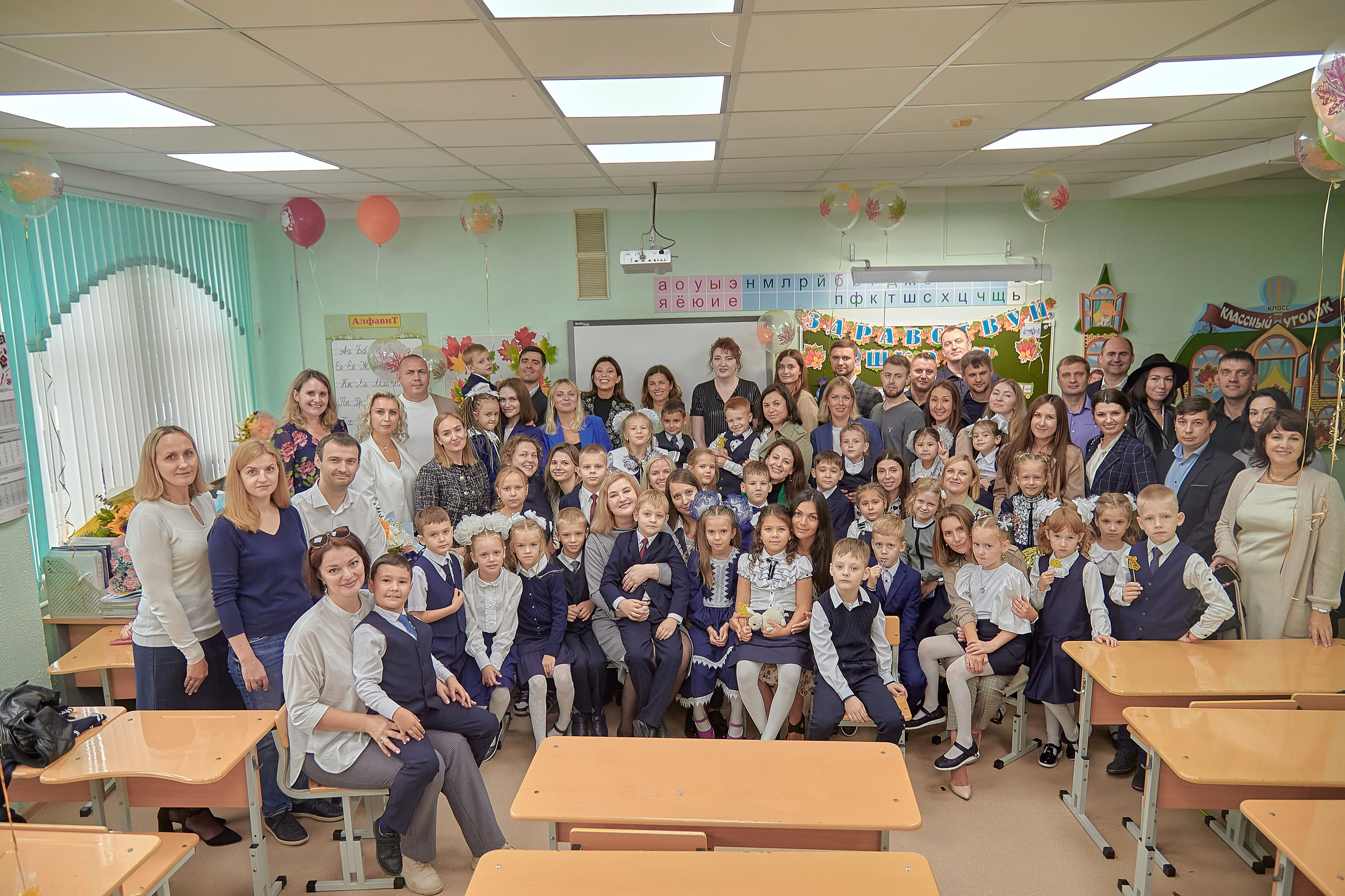 Портфолио репортажной фотосъёмки: 1 сентября в школе № 149. Фотограф Яковлев Роман — Красноярск