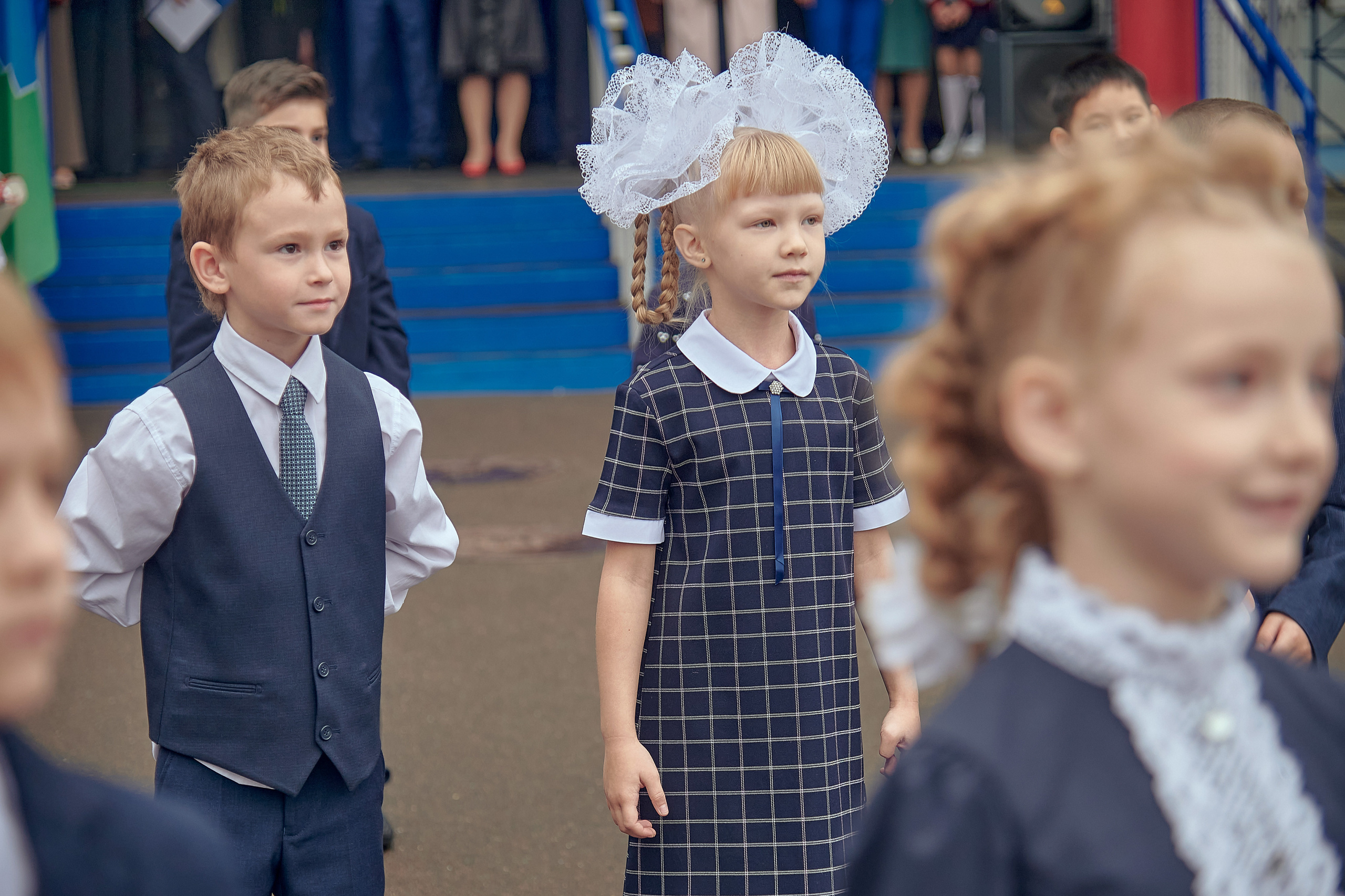 Портфолио репортажной фотосъёмки: 1 сентября в школе № 149. Фотограф Яковлев Роман — Красноярск