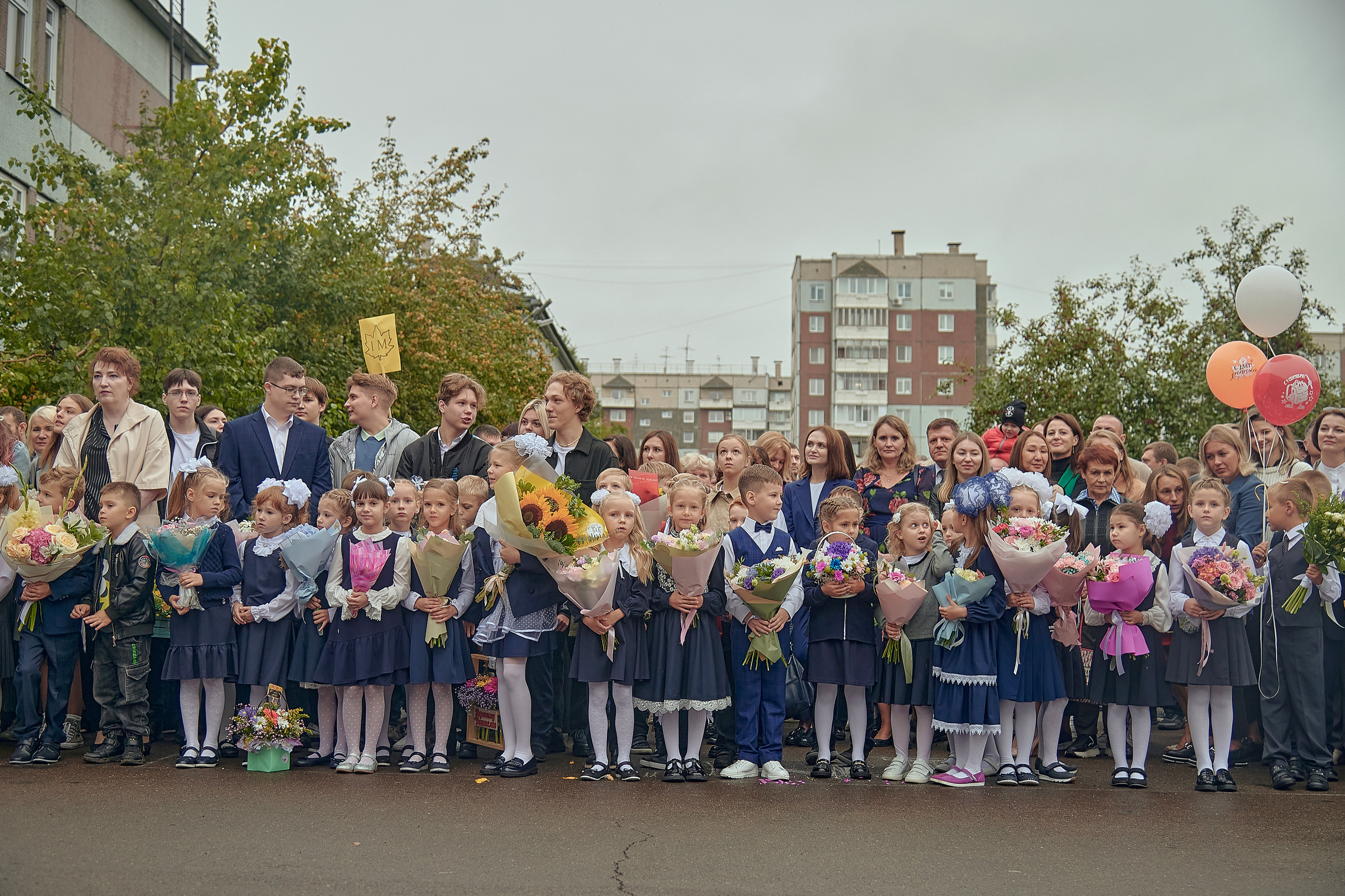 Портфолио репортажной фотосъёмки: 1 сентября в школе № 149. Фотограф Яковлев Роман — Красноярск