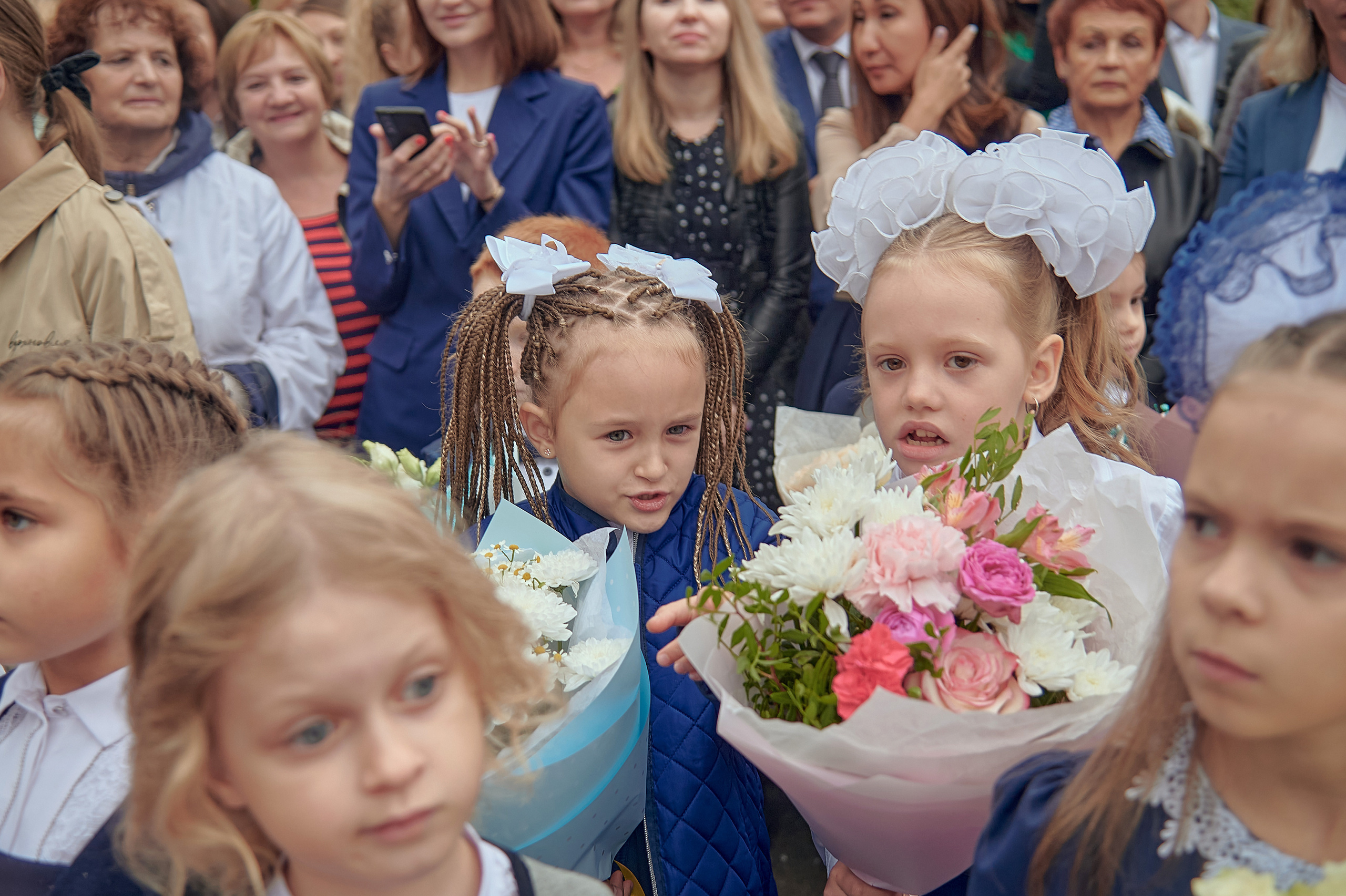 Портфолио репортажной фотосъёмки: 1 сентября в школе № 149. Фотограф Яковлев Роман — Красноярск