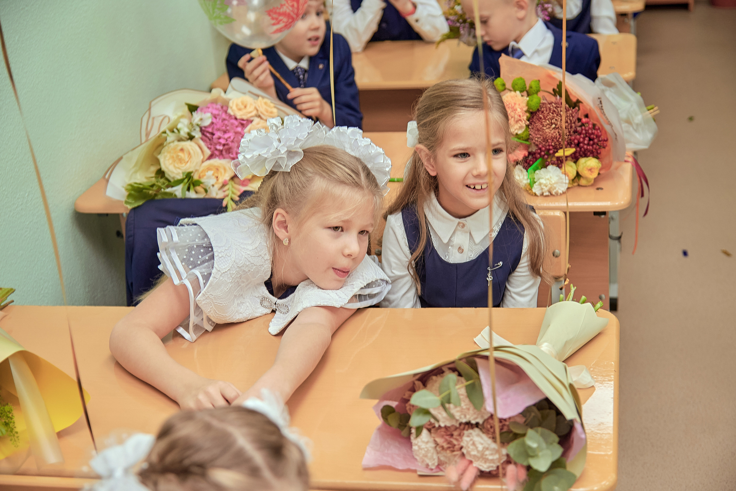 Портфолио репортажной фотосъёмки: 1 сентября в школе № 149. Фотограф Яковлев Роман — Красноярск