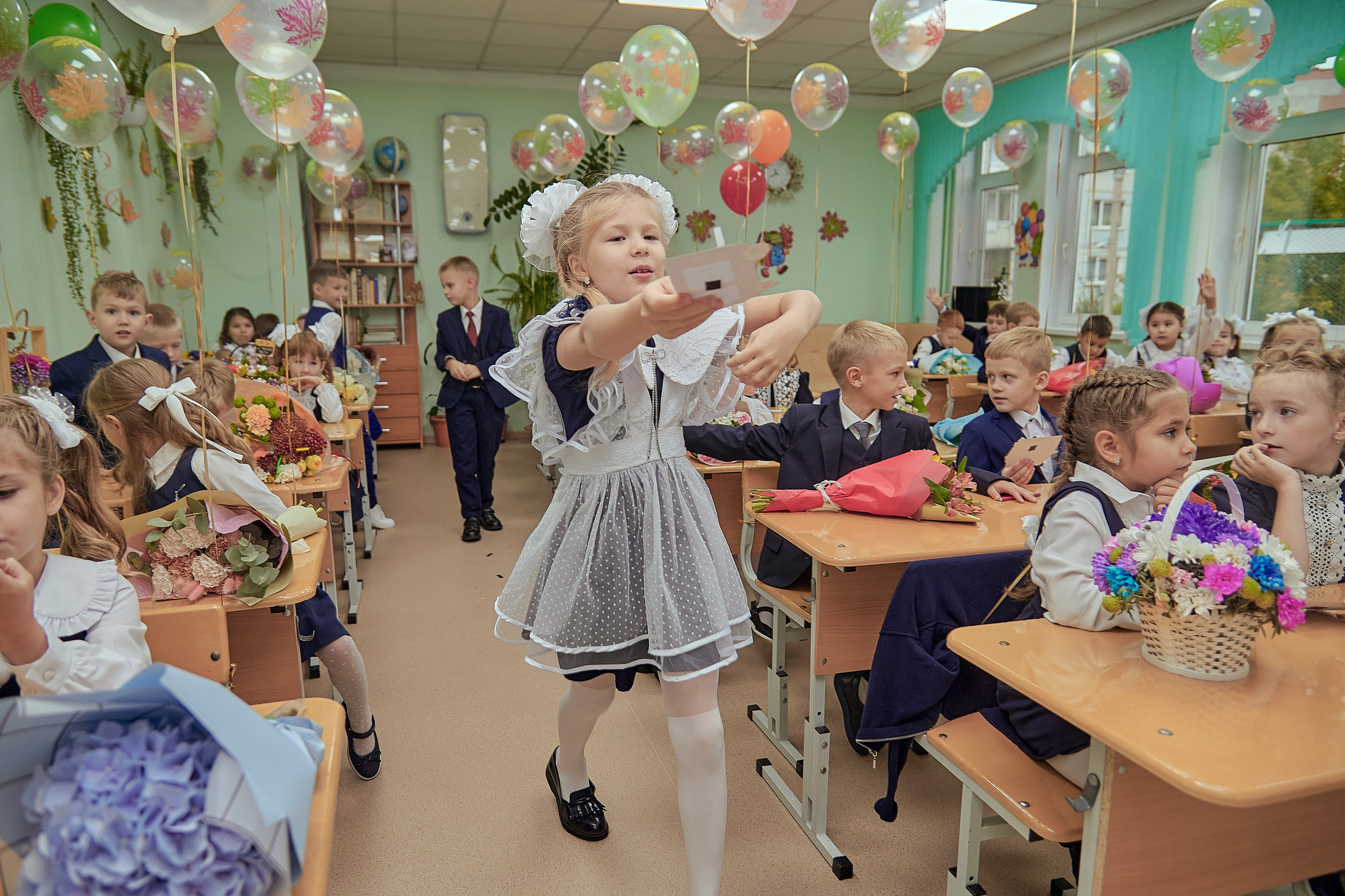 Портфолио репортажной фотосъёмки: 1 сентября в школе № 149. Фотограф Яковлев Роман — Красноярск