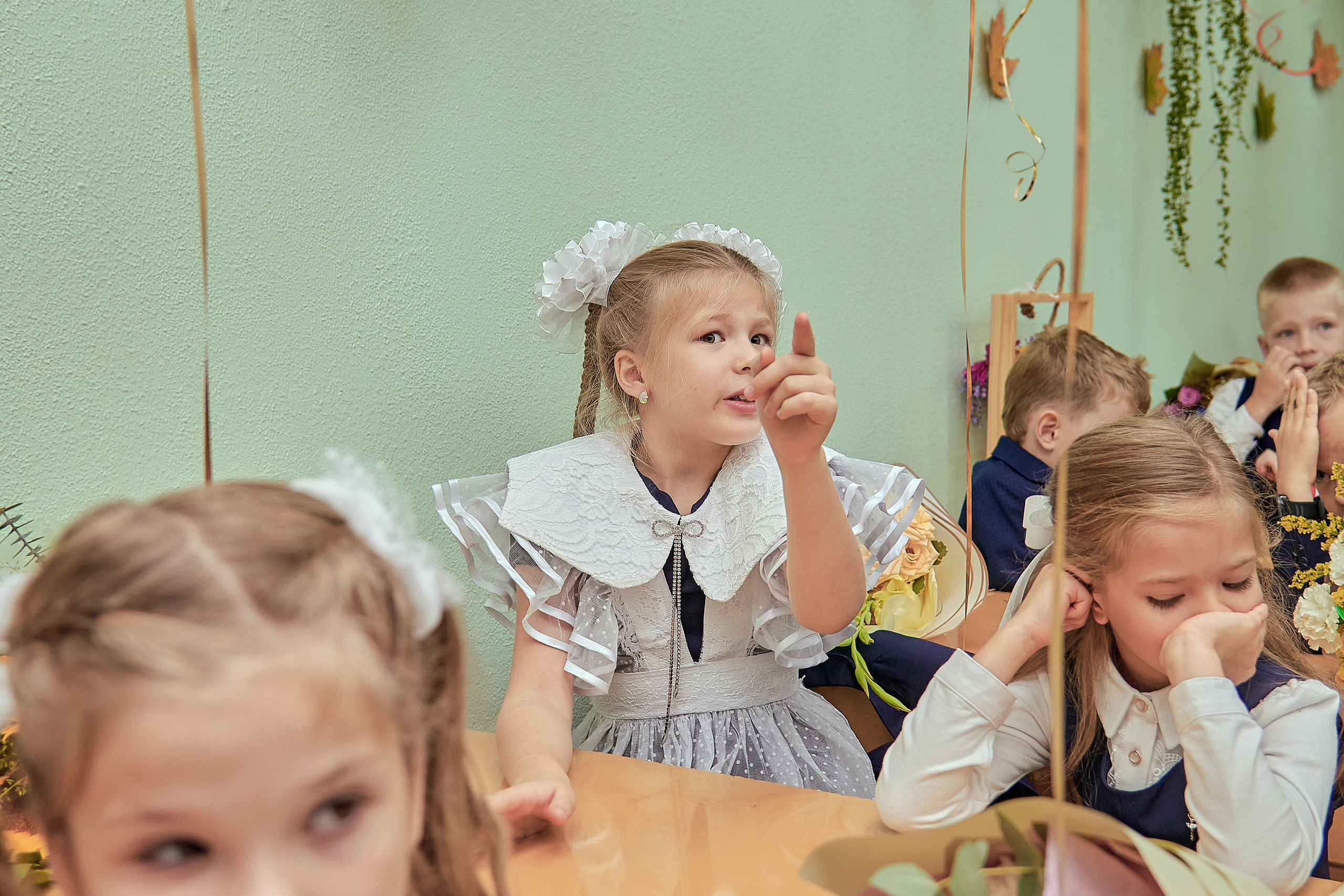 Портфолио репортажной фотосъёмки: 1 сентября в школе № 149. Фотограф Яковлев Роман — Красноярск