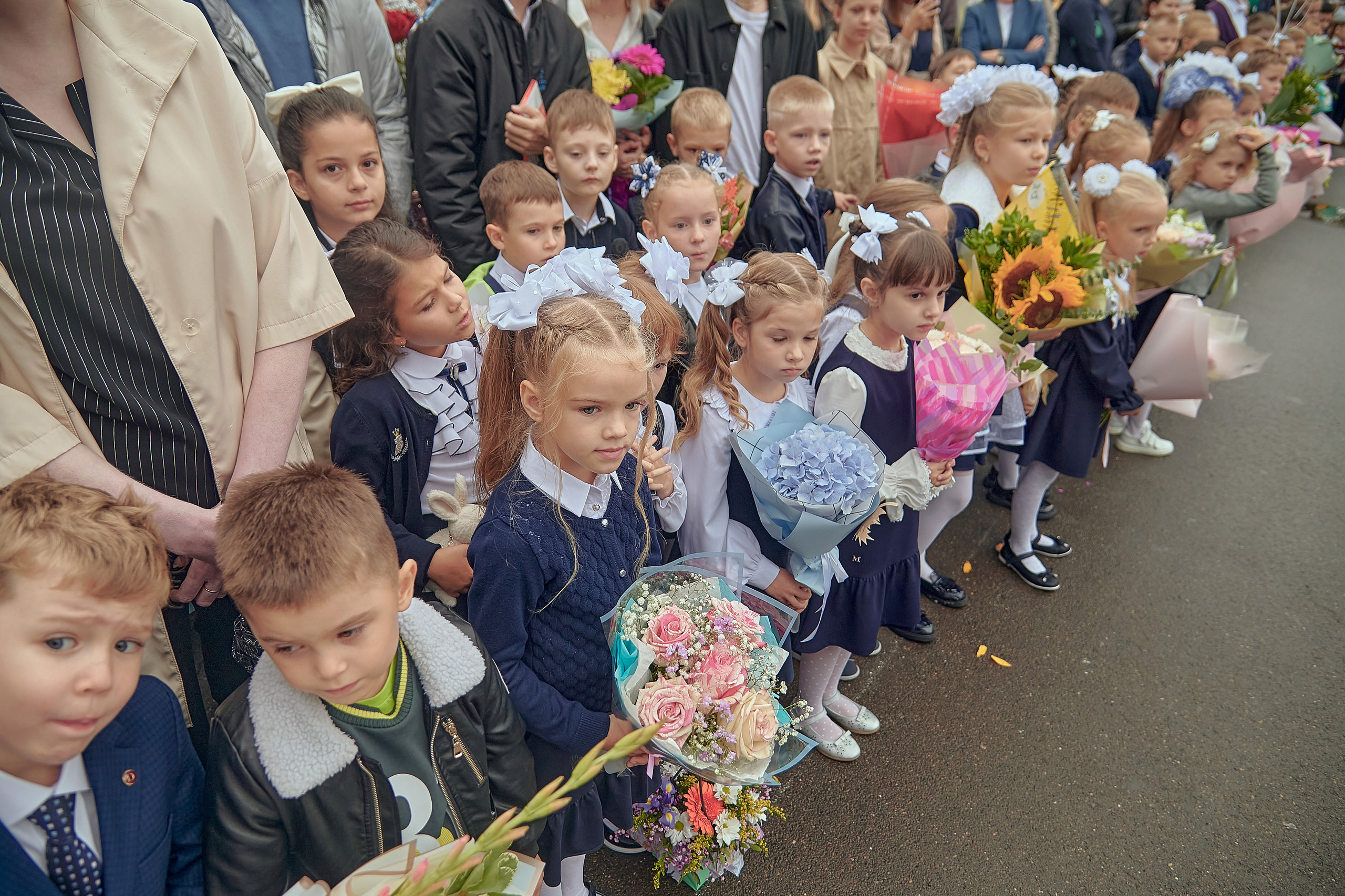 Портфолио репортажной фотосъёмки: 1 сентября в школе № 149. Фотограф Яковлев Роман — Красноярск