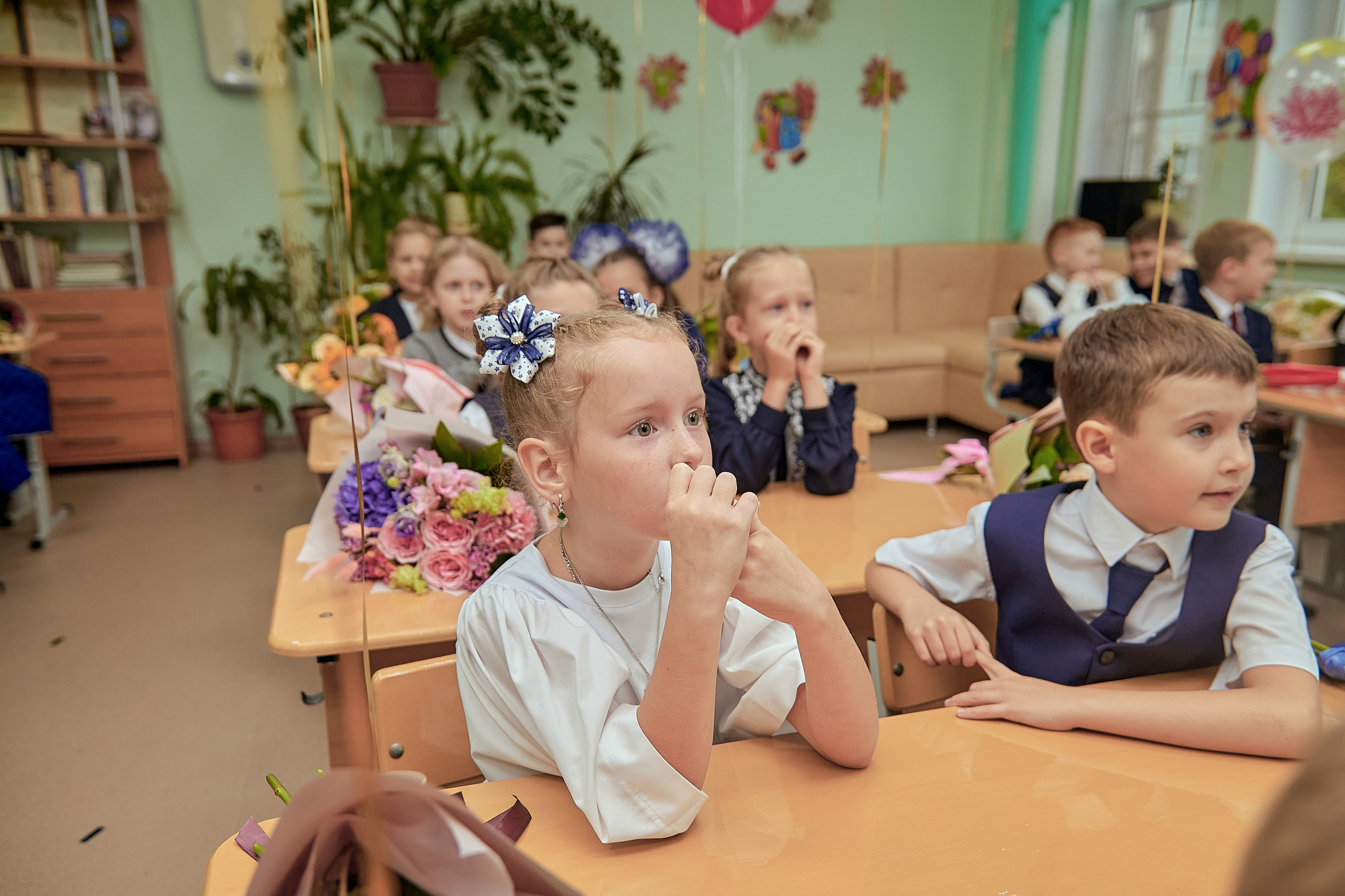 Портфолио репортажной фотосъёмки: 1 сентября в школе № 149. Фотограф Яковлев Роман — Красноярск