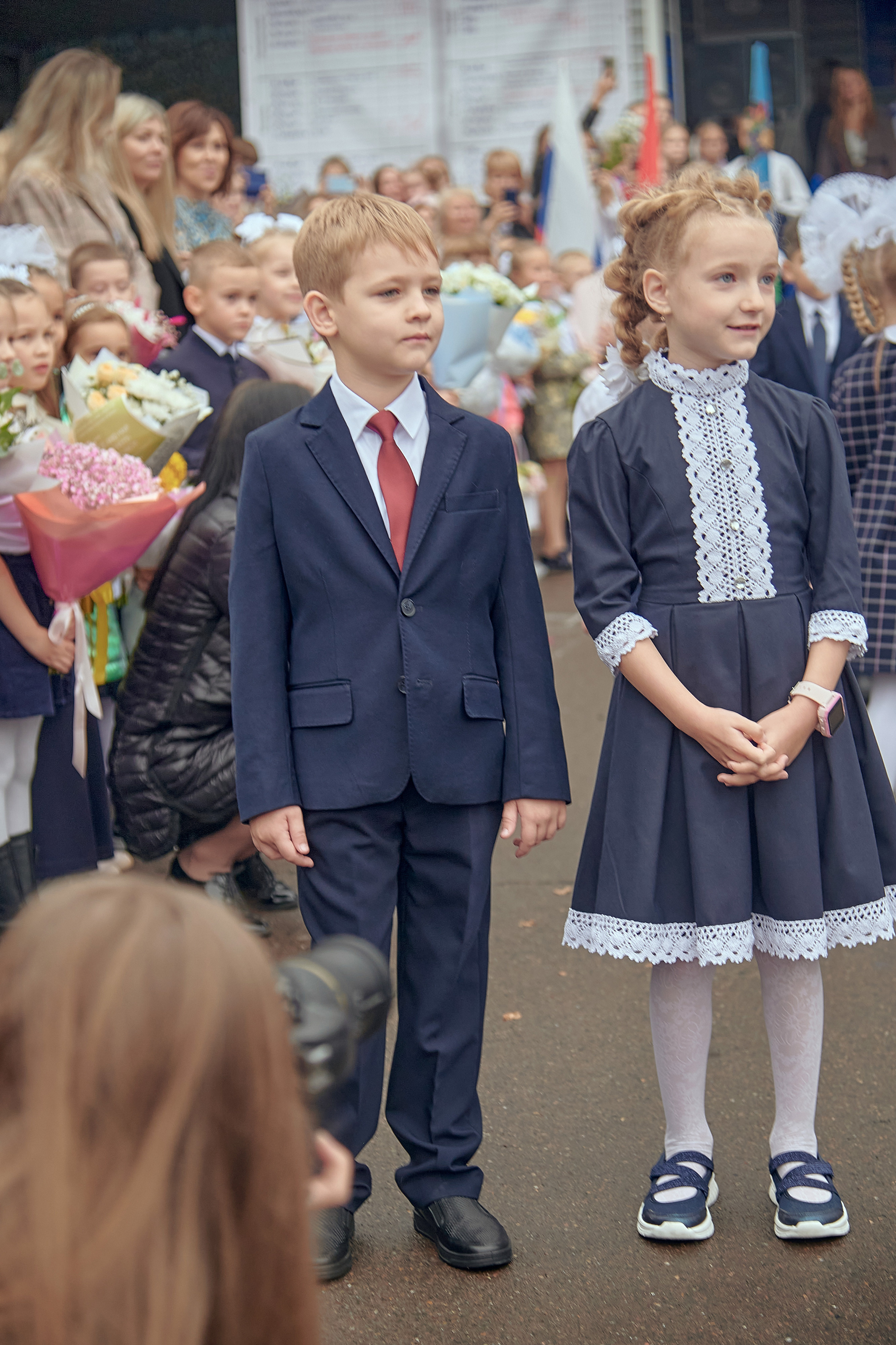 Портфолио репортажной фотосъёмки: 1 сентября в школе № 149. Фотограф Яковлев Роман — Красноярск