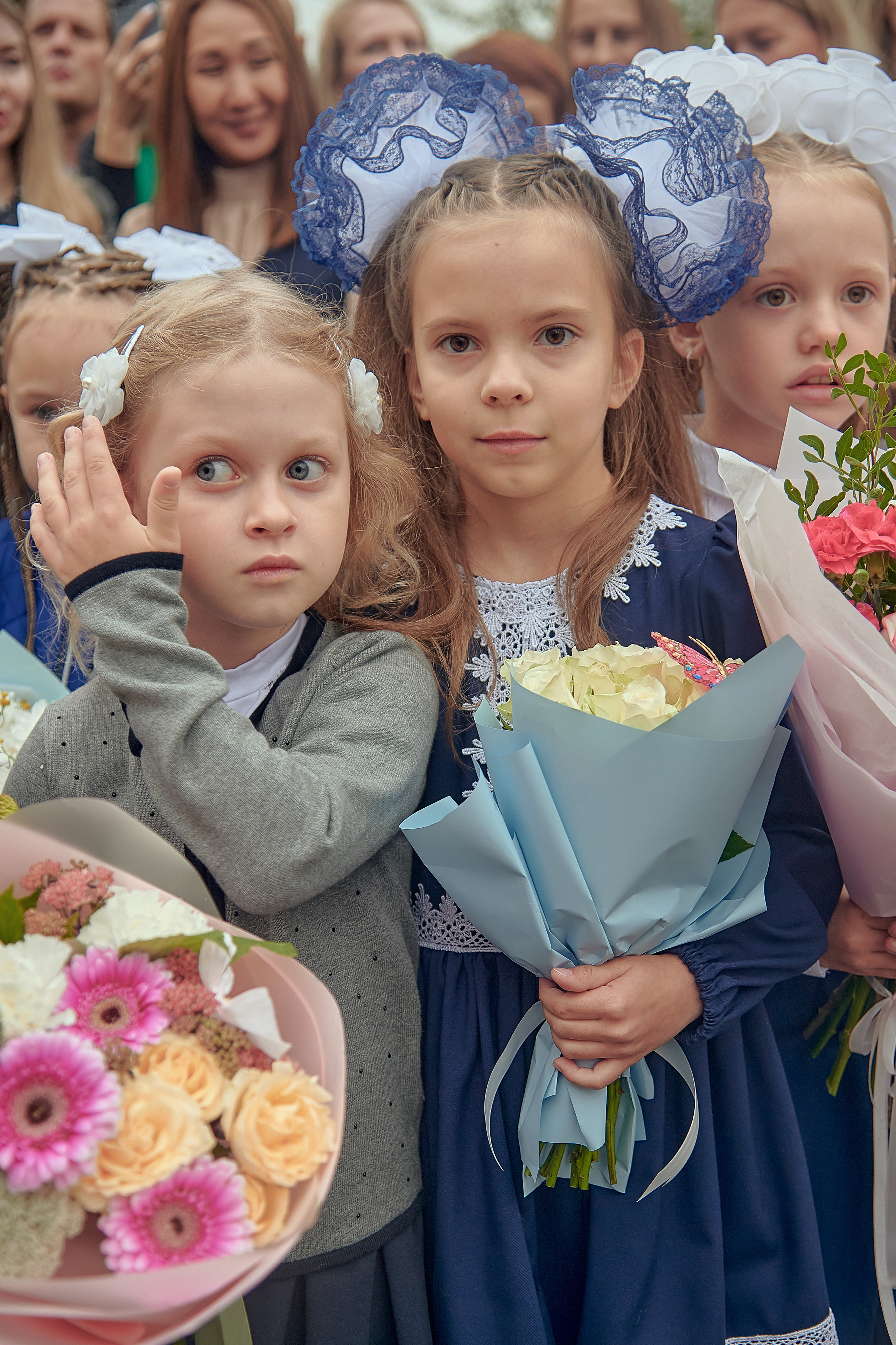 Портфолио репортажной фотосъёмки: 1 сентября в школе № 149. Фотограф Яковлев Роман — Красноярск