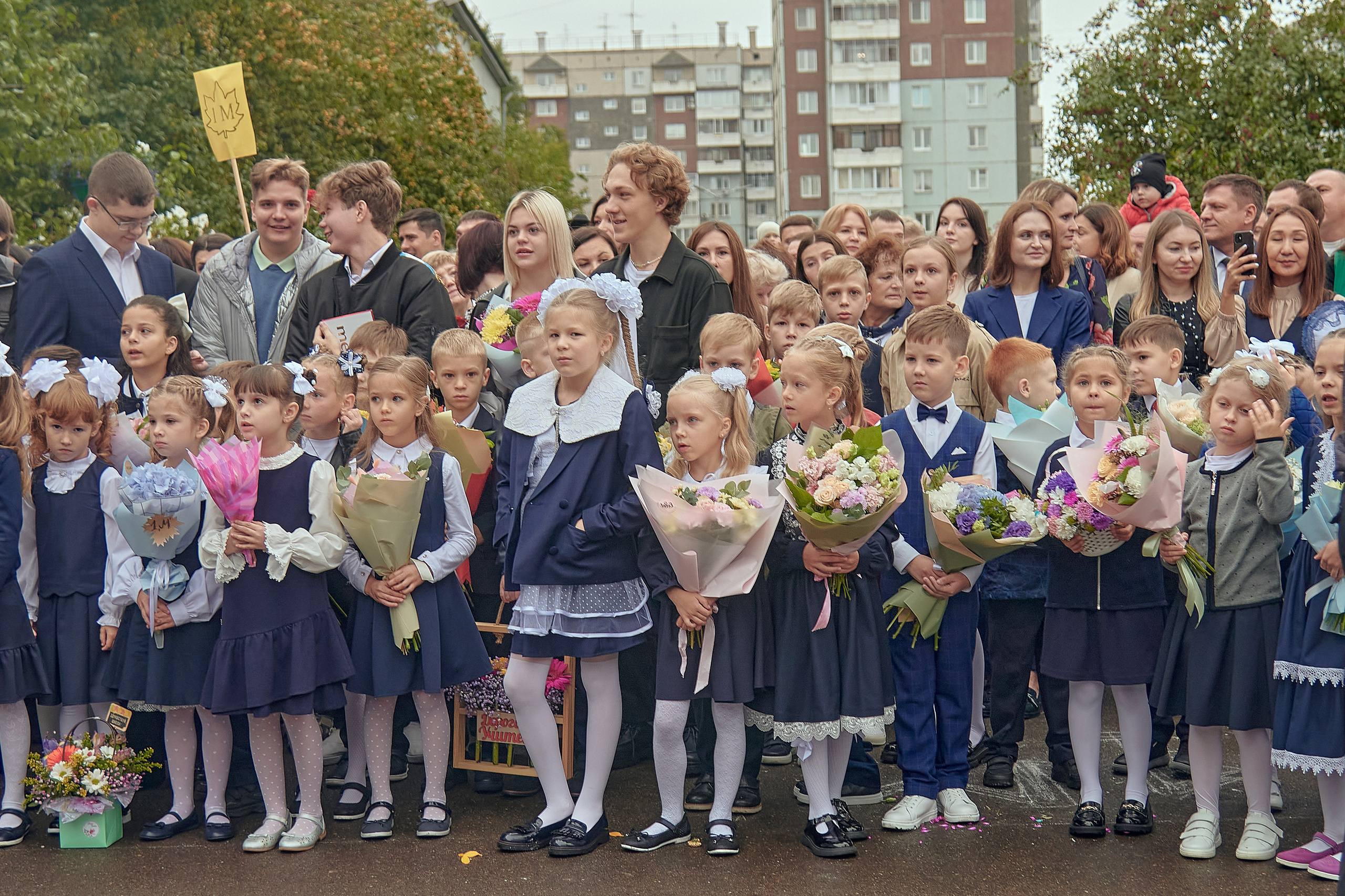 Портфолио репортажной фотосъёмки: 1 сентября в школе № 149. Фотограф Яковлев Роман — Красноярск