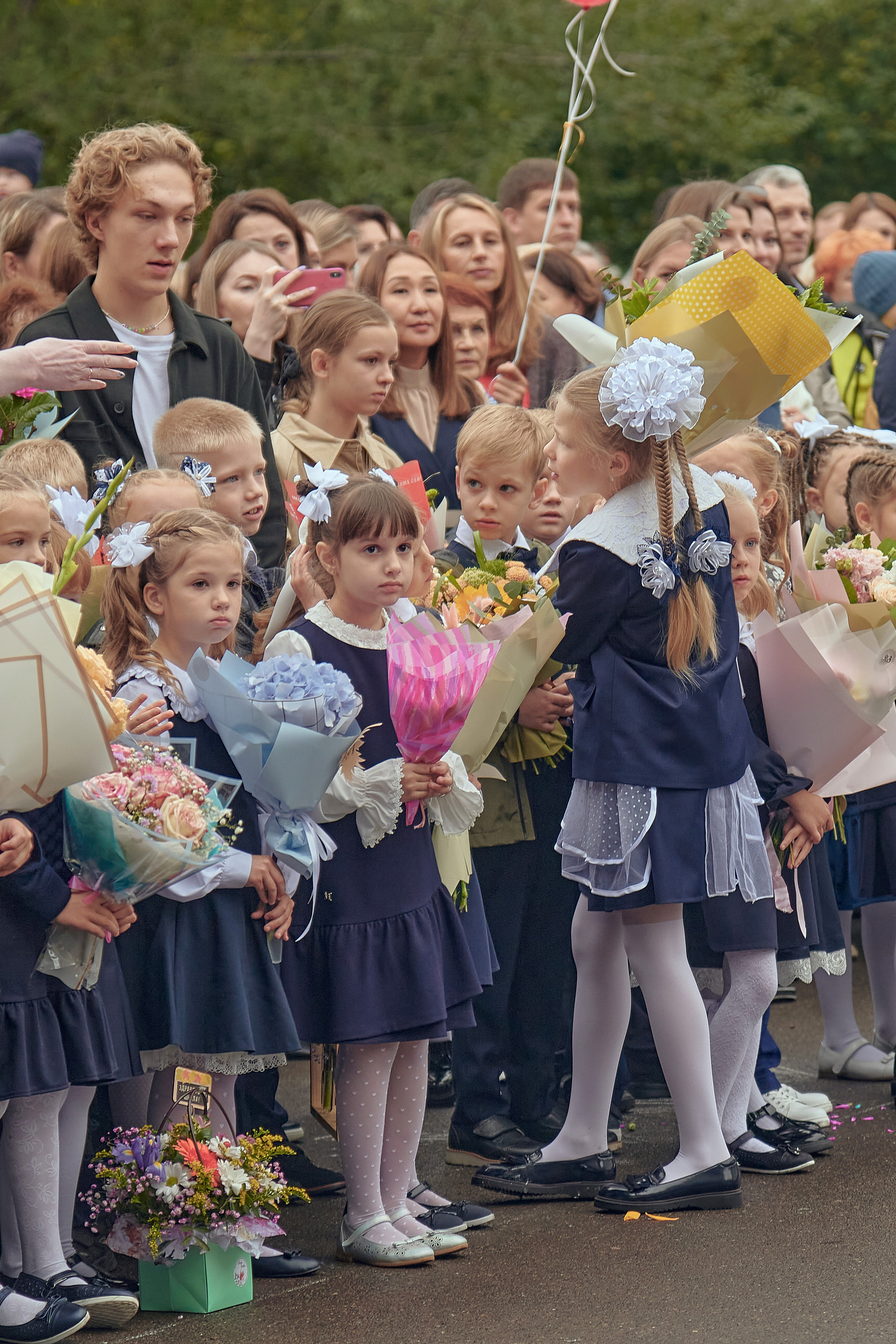 Портфолио репортажной фотосъёмки: 1 сентября в школе № 149. Фотограф Яковлев Роман — Красноярск