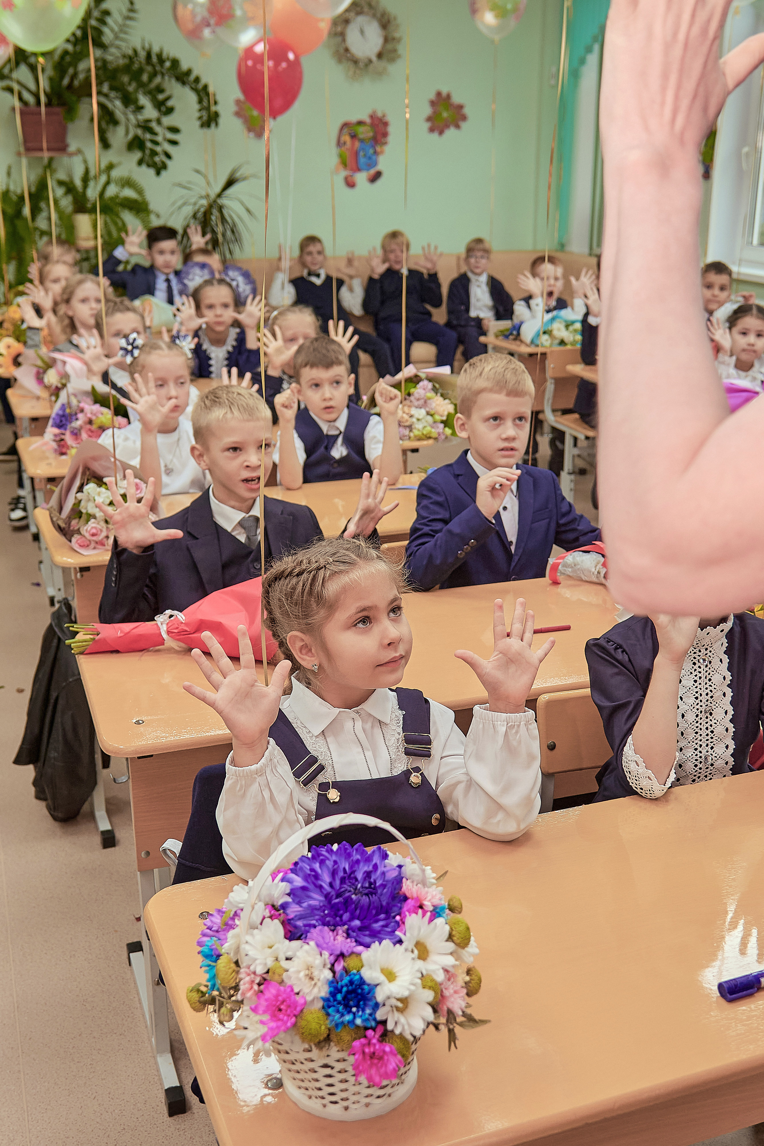 Портфолио репортажной фотосъёмки: 1 сентября в школе № 149. Фотограф Яковлев Роман — Красноярск