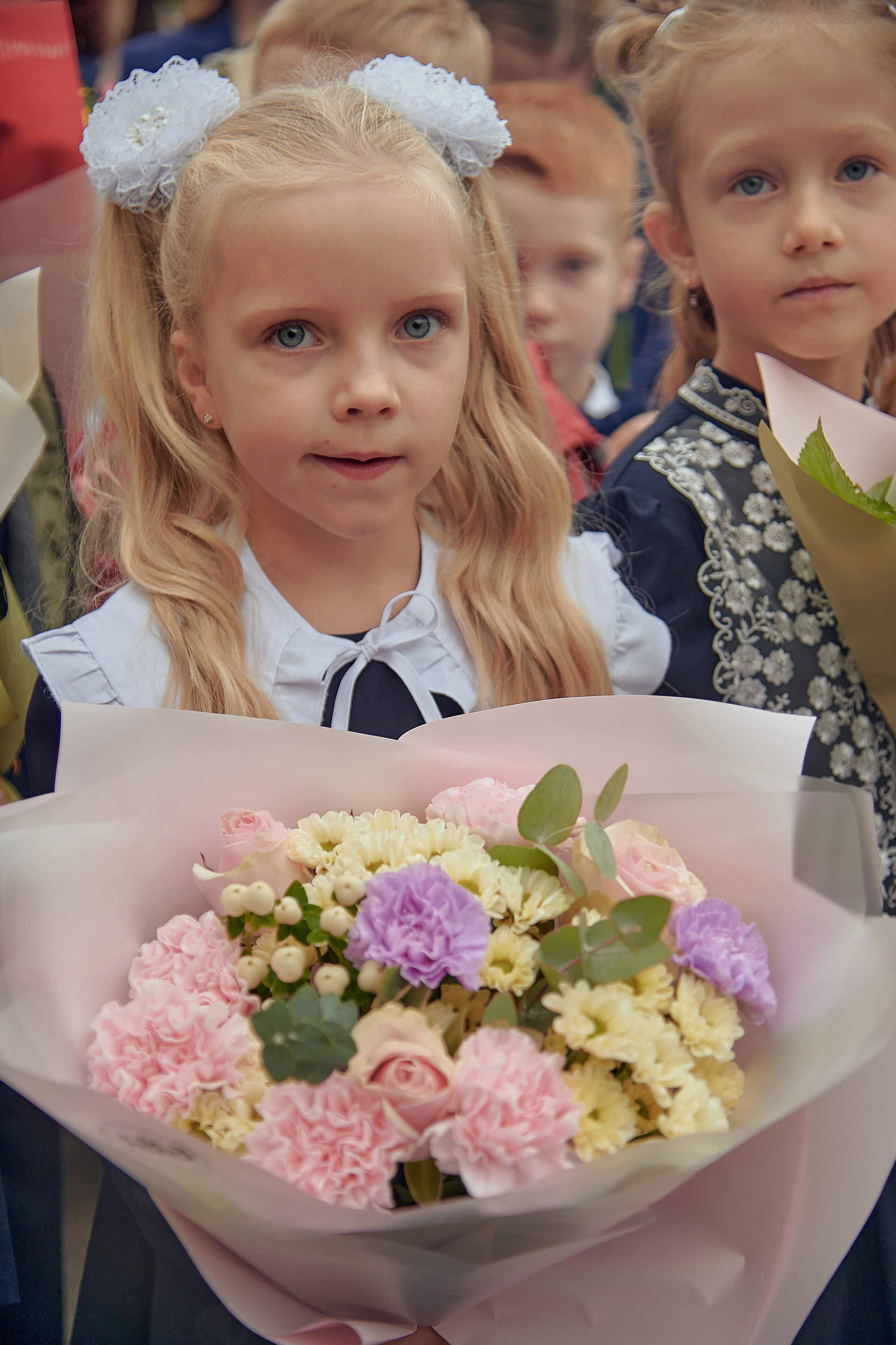 Портфолио репортажной фотосъёмки: 1 сентября в школе № 149. Фотограф Яковлев Роман — Красноярск