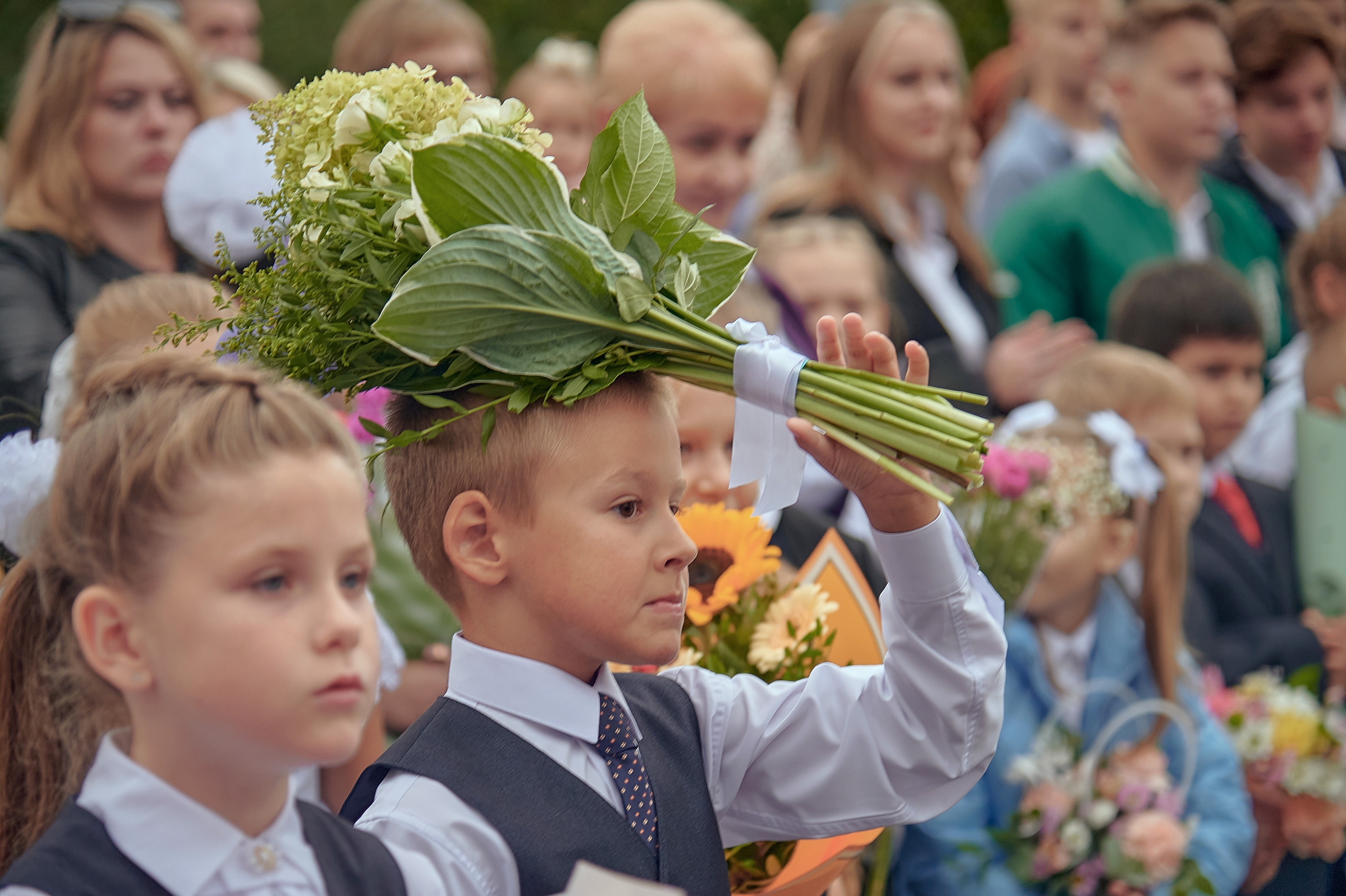 Портфолио репортажной фотосъёмки: 1 сентября в школе № 149. Фотограф Яковлев Роман — Красноярск
