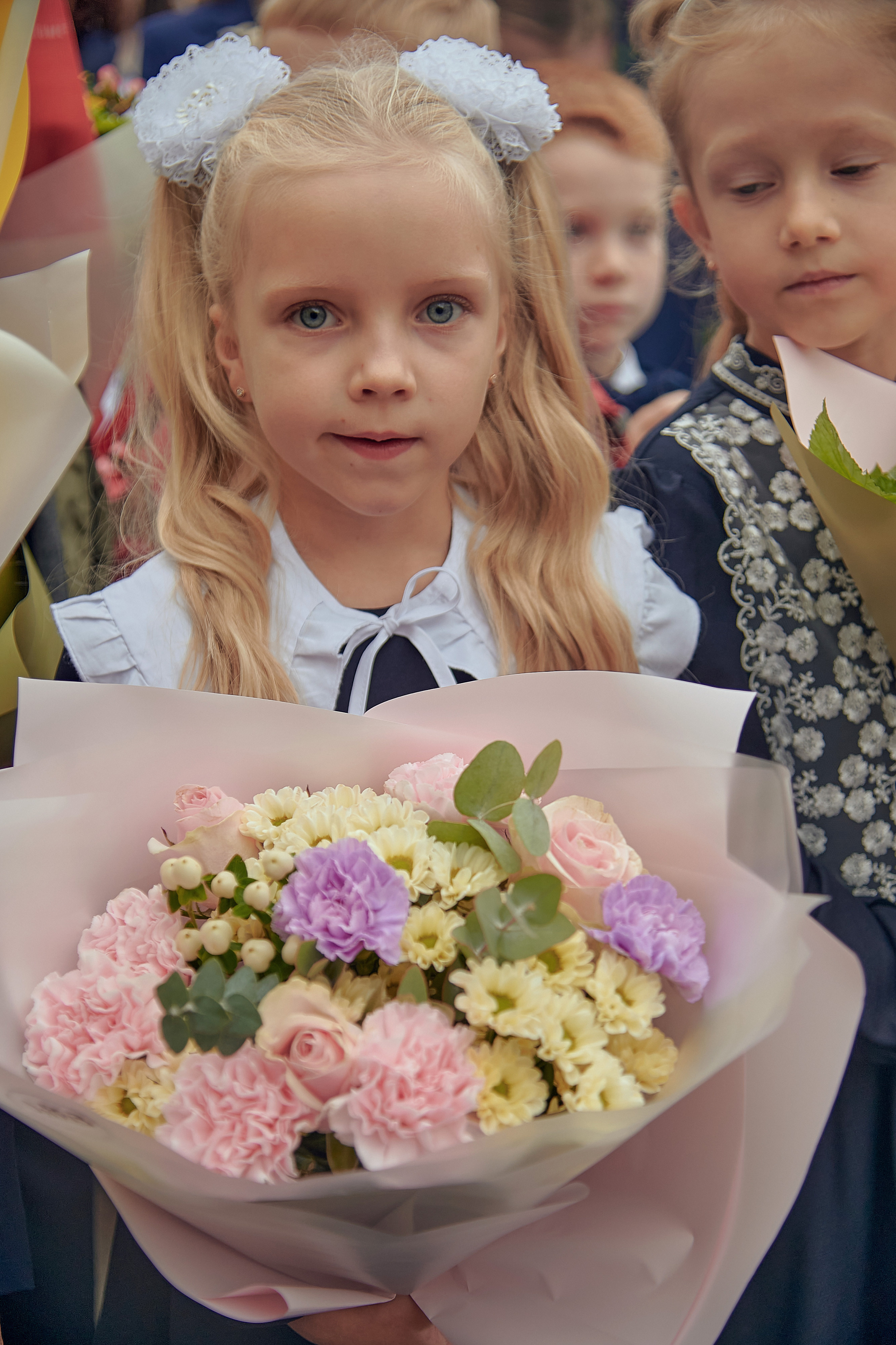 Портфолио репортажной фотосъёмки: 1 сентября в школе № 149. Фотограф Яковлев Роман — Красноярск