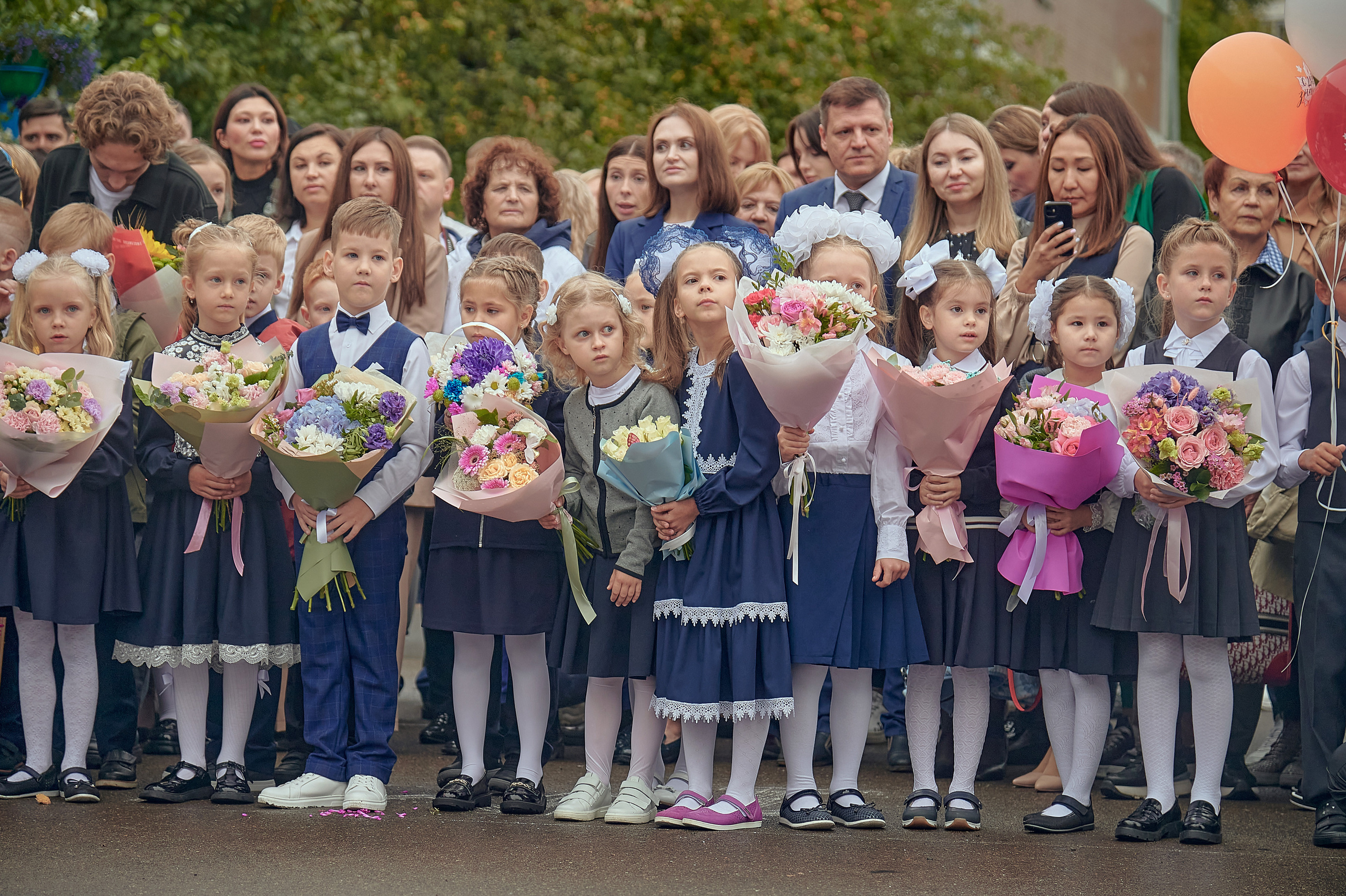 Портфолио репортажной фотосъёмки: 1 сентября в школе № 149. Фотограф Яковлев Роман — Красноярск