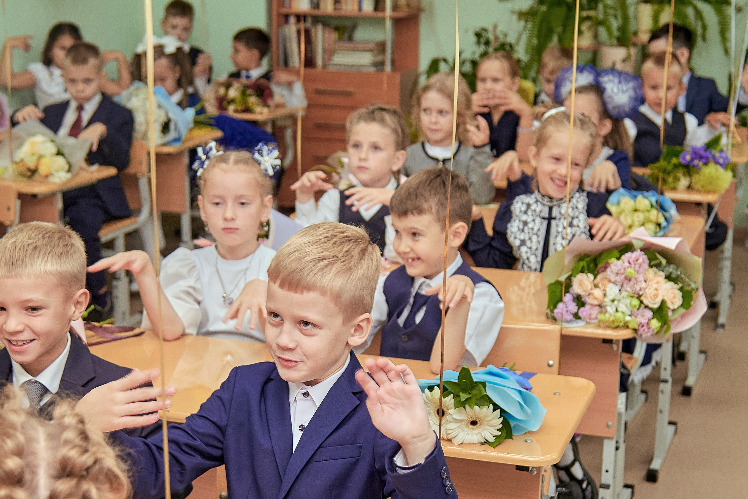 Портфолио репортажной фотосъёмки: 1 сентября в школе № 149. Фотограф Яковлев Роман — Красноярск