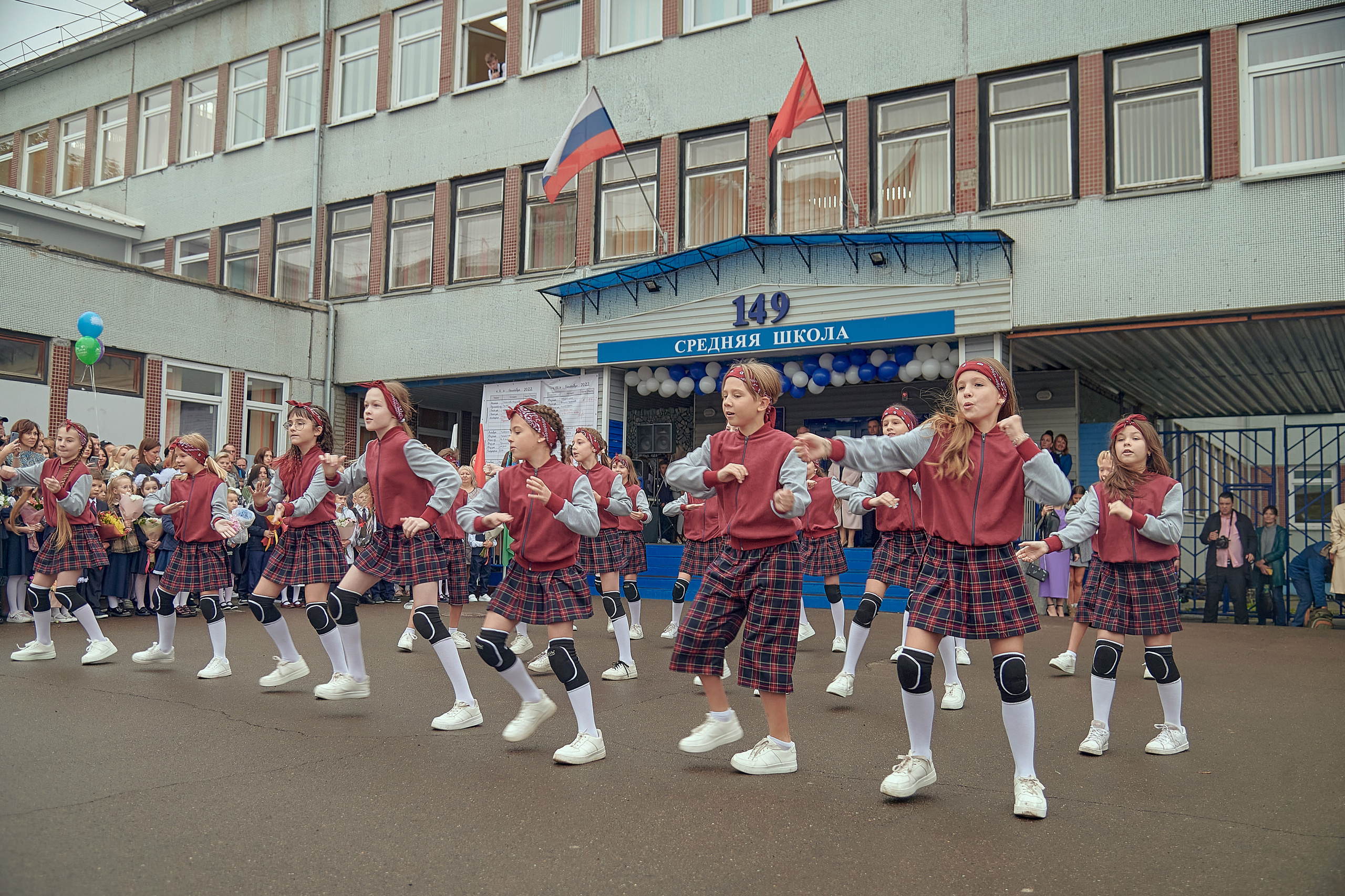 Портфолио репортажной фотосъёмки: 1 сентября в школе № 149. Фотограф Яковлев Роман — Красноярск