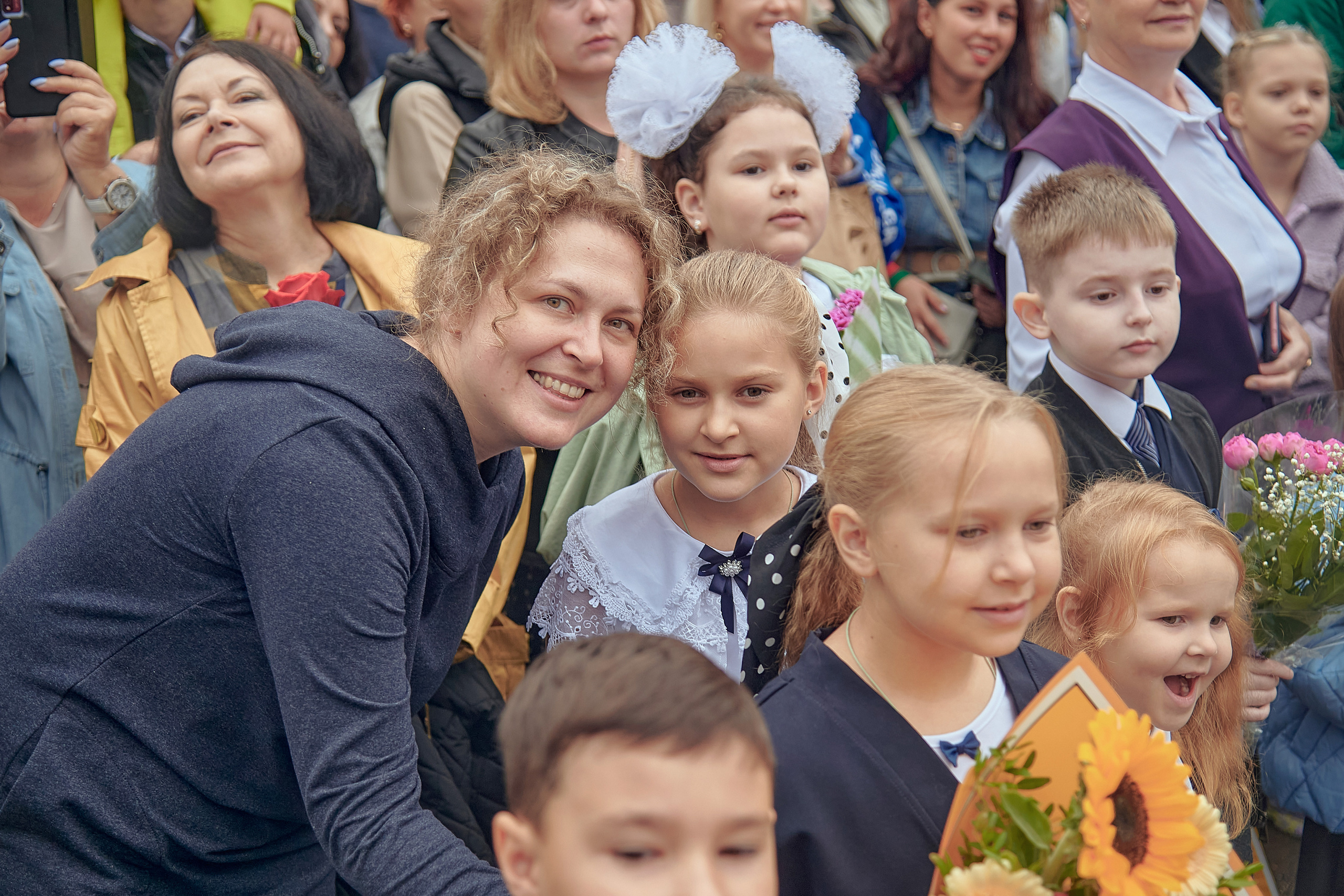 Портфолио репортажной фотосъёмки: 1 сентября в школе № 149. Фотограф Яковлев Роман — Красноярск