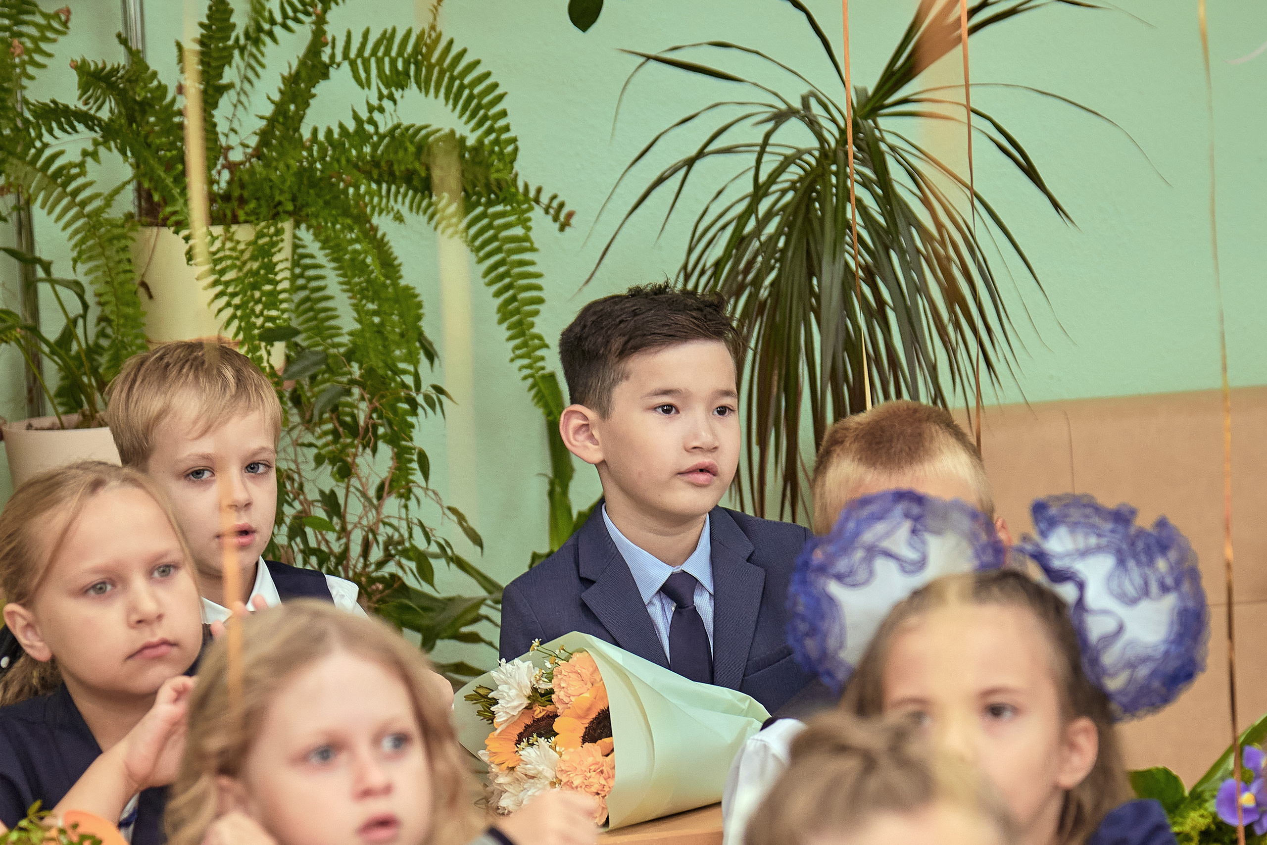 Портфолио репортажной фотосъёмки: 1 сентября в школе № 149. Фотограф Яковлев Роман — Красноярск