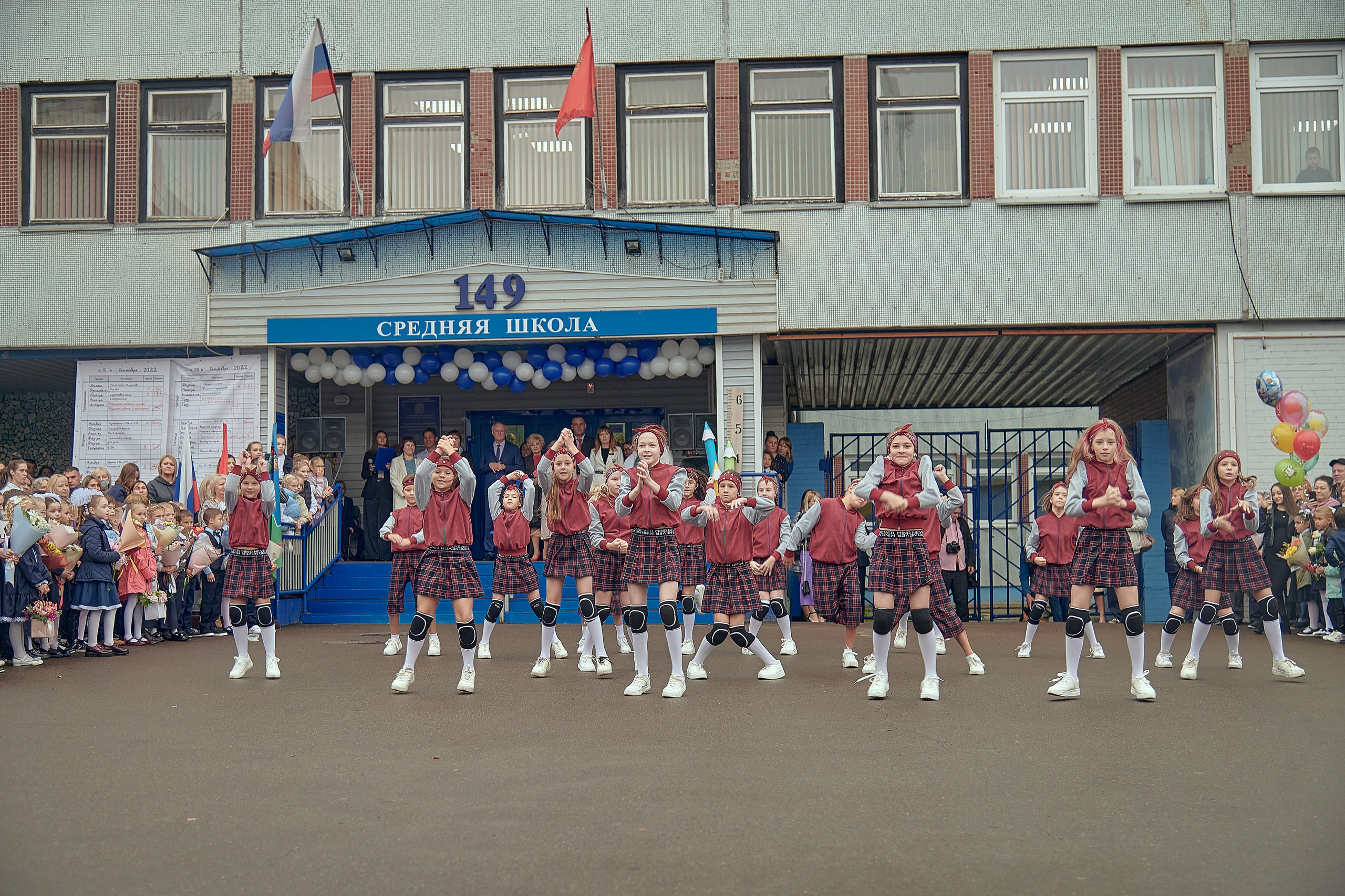 Портфолио репортажной фотосъёмки: 1 сентября в школе № 149. Фотограф Яковлев Роман — Красноярск