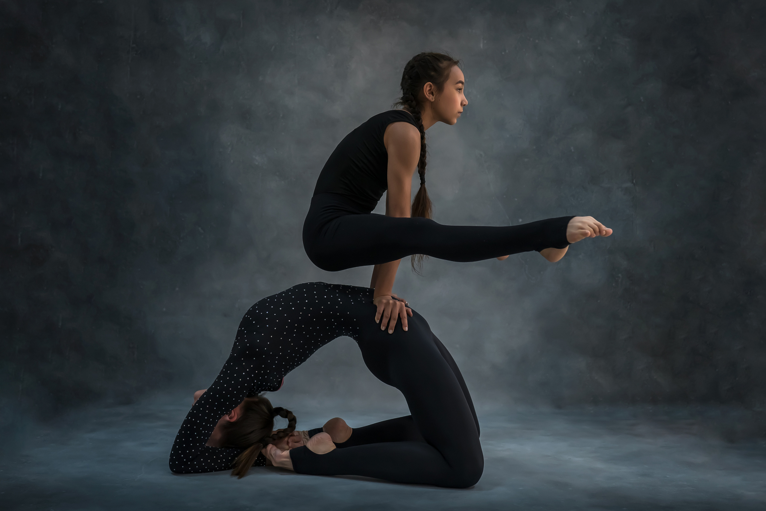 Воспитанницы школы танцев и воздушной акробатики. Фотограф и видеограф г. Нягань Анна Горшкова