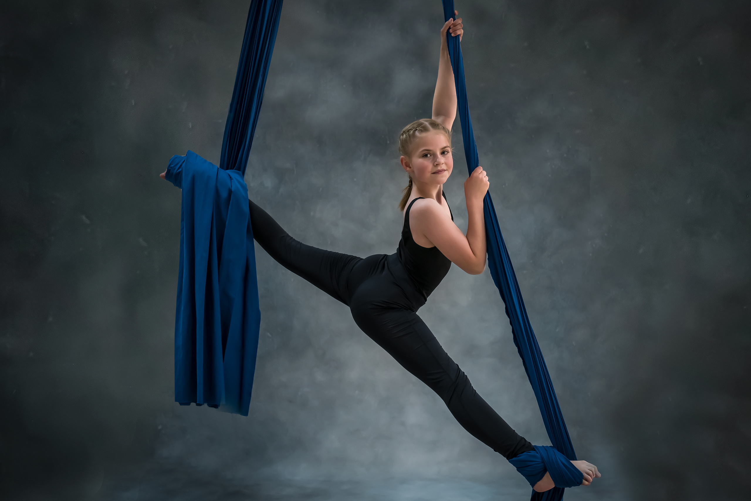 Воспитанницы школы танцев и воздушной акробатики. Фотограф и видеограф г. Нягань Анна Горшкова