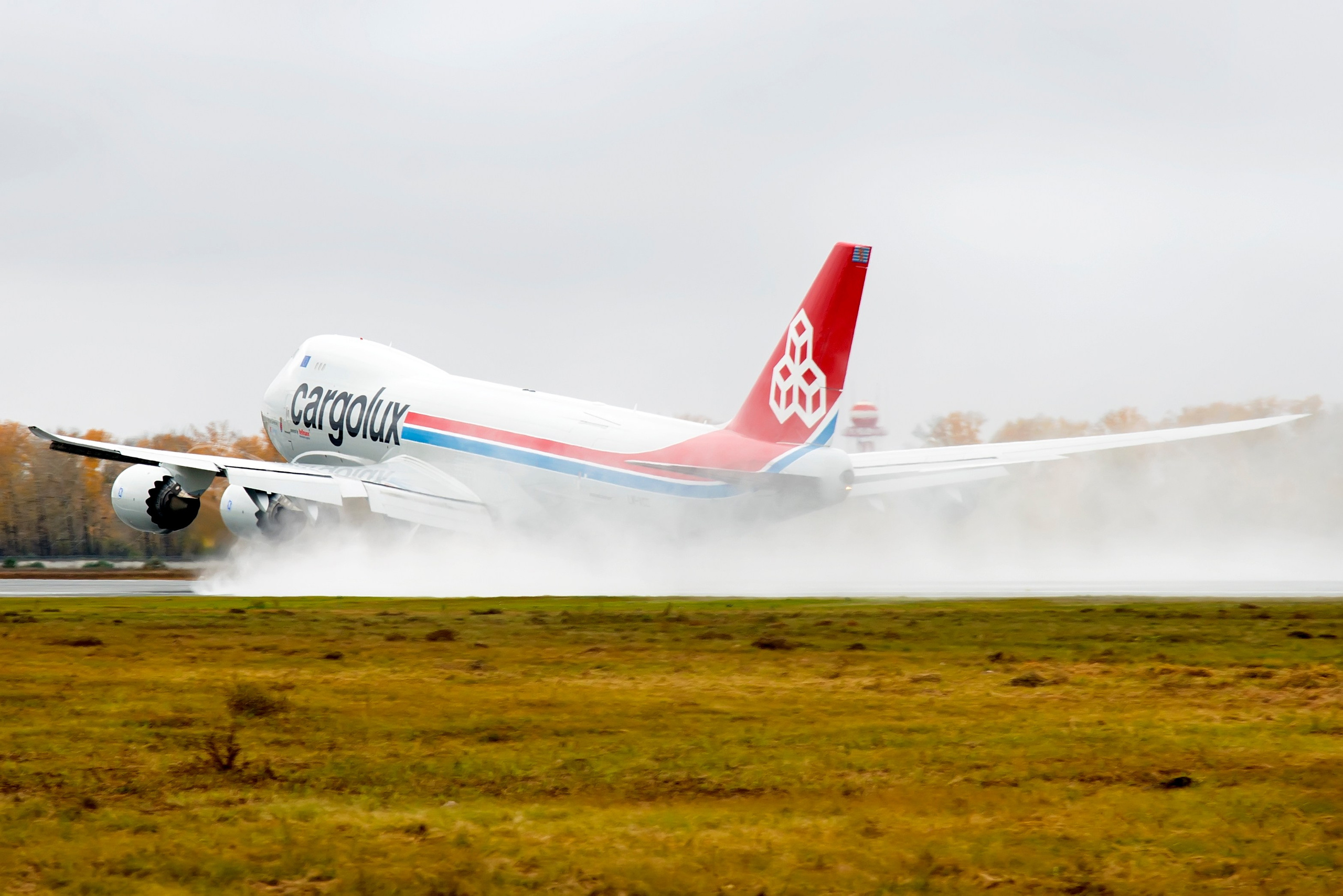 Авиация: самолеты, вертолеты, небесные зарисовки. От прошлого к будущему авиации через фотографию