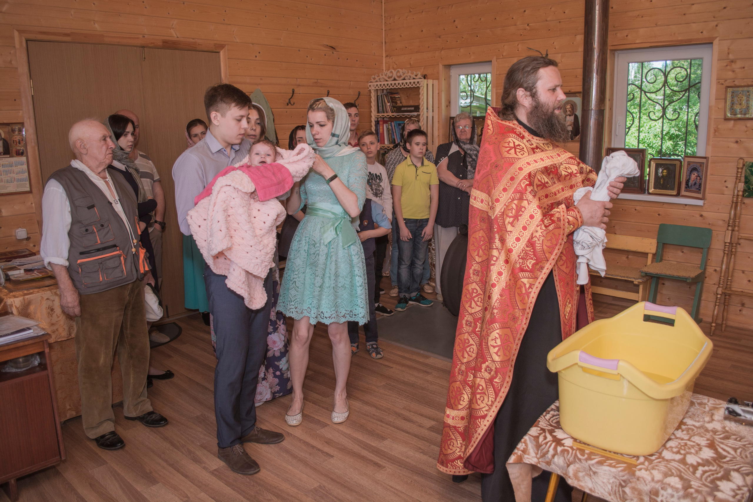 Крещение Василисы в храме Николая Чудотворца в д. Старый погост. Фотограф Евгений Егоров