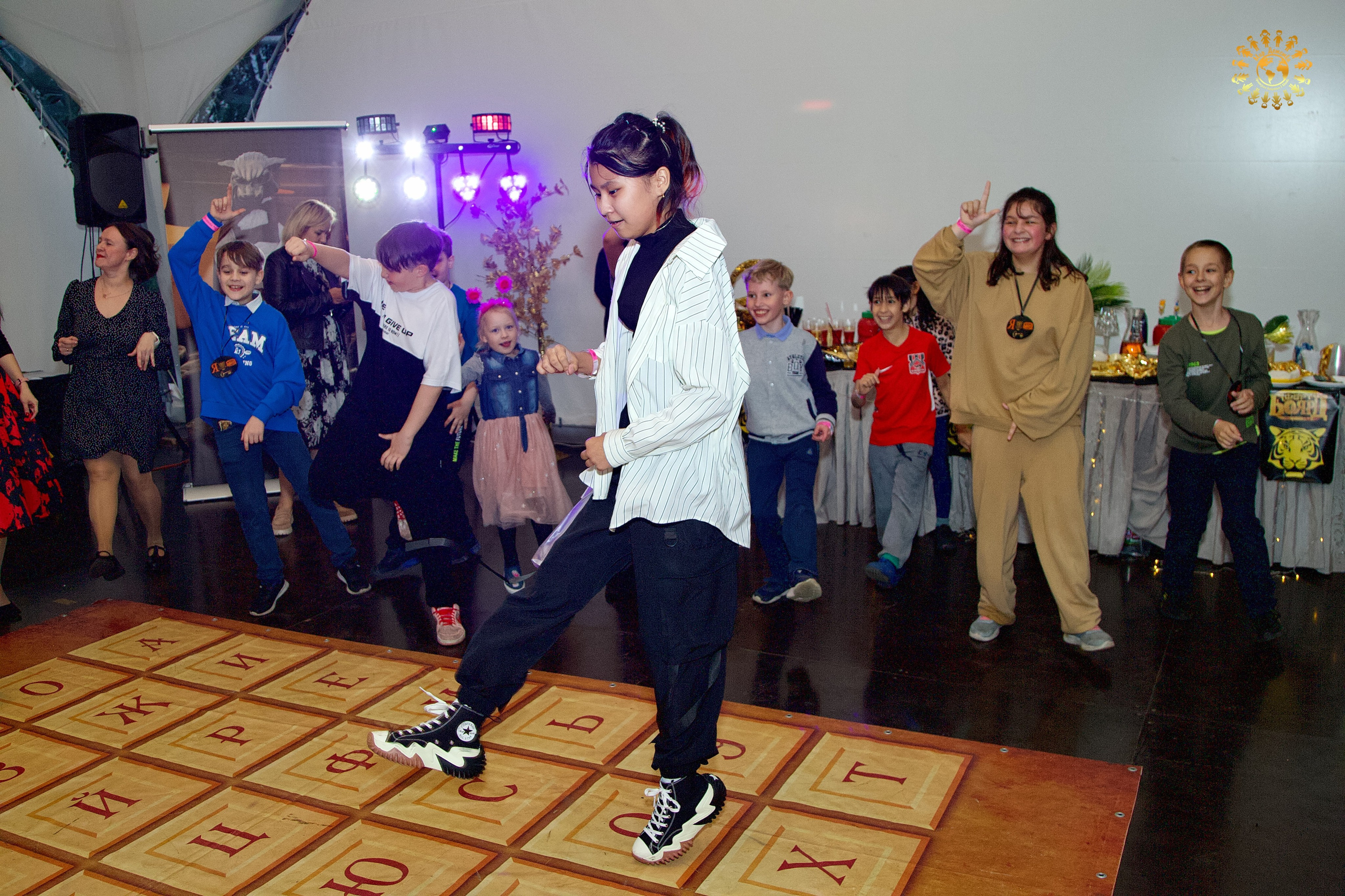 Выпускной 2023 (Школа 1195, 4-й класс). Репортажная съемка в Москве и области. Анималистика