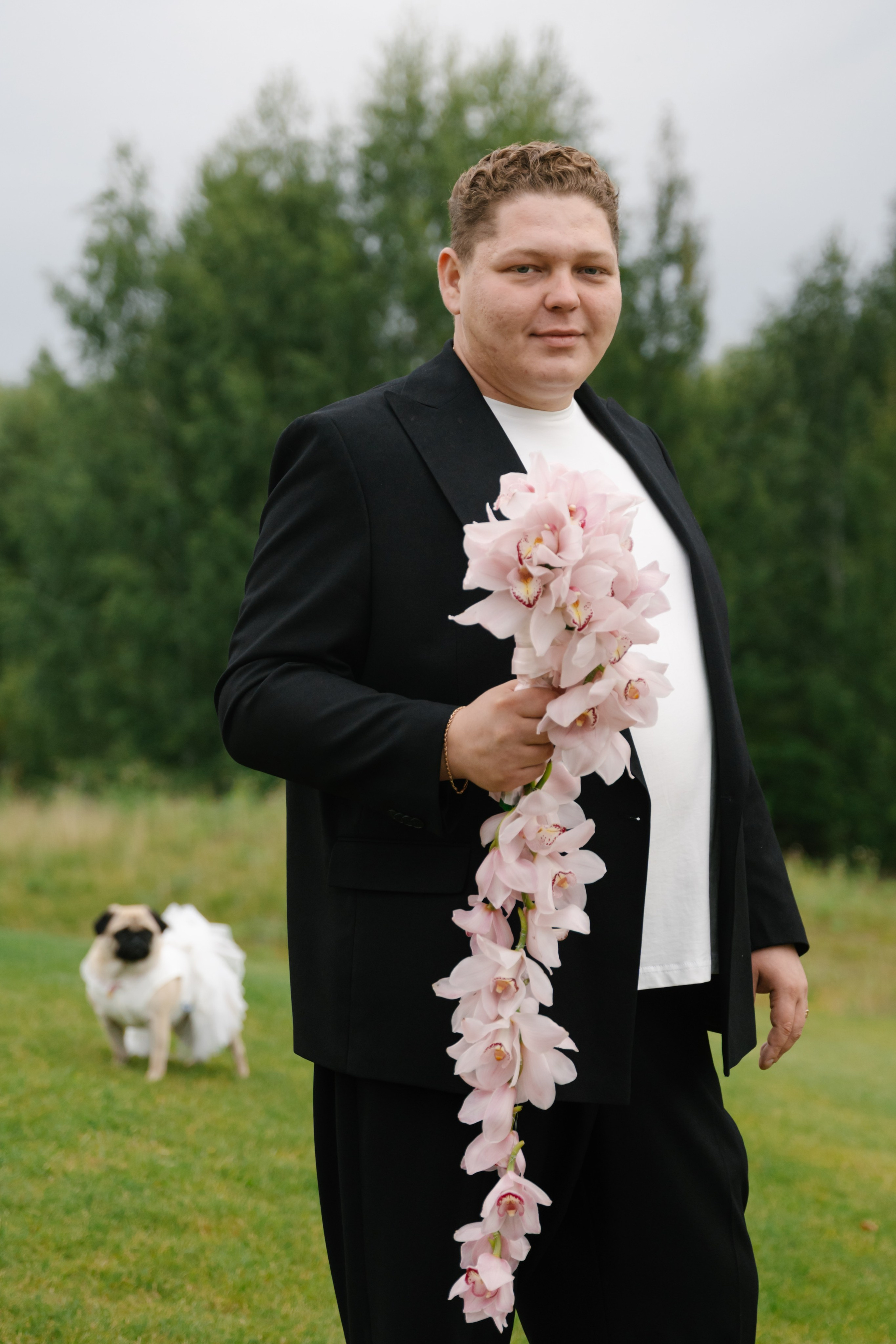 жених на свадебной фотосессии