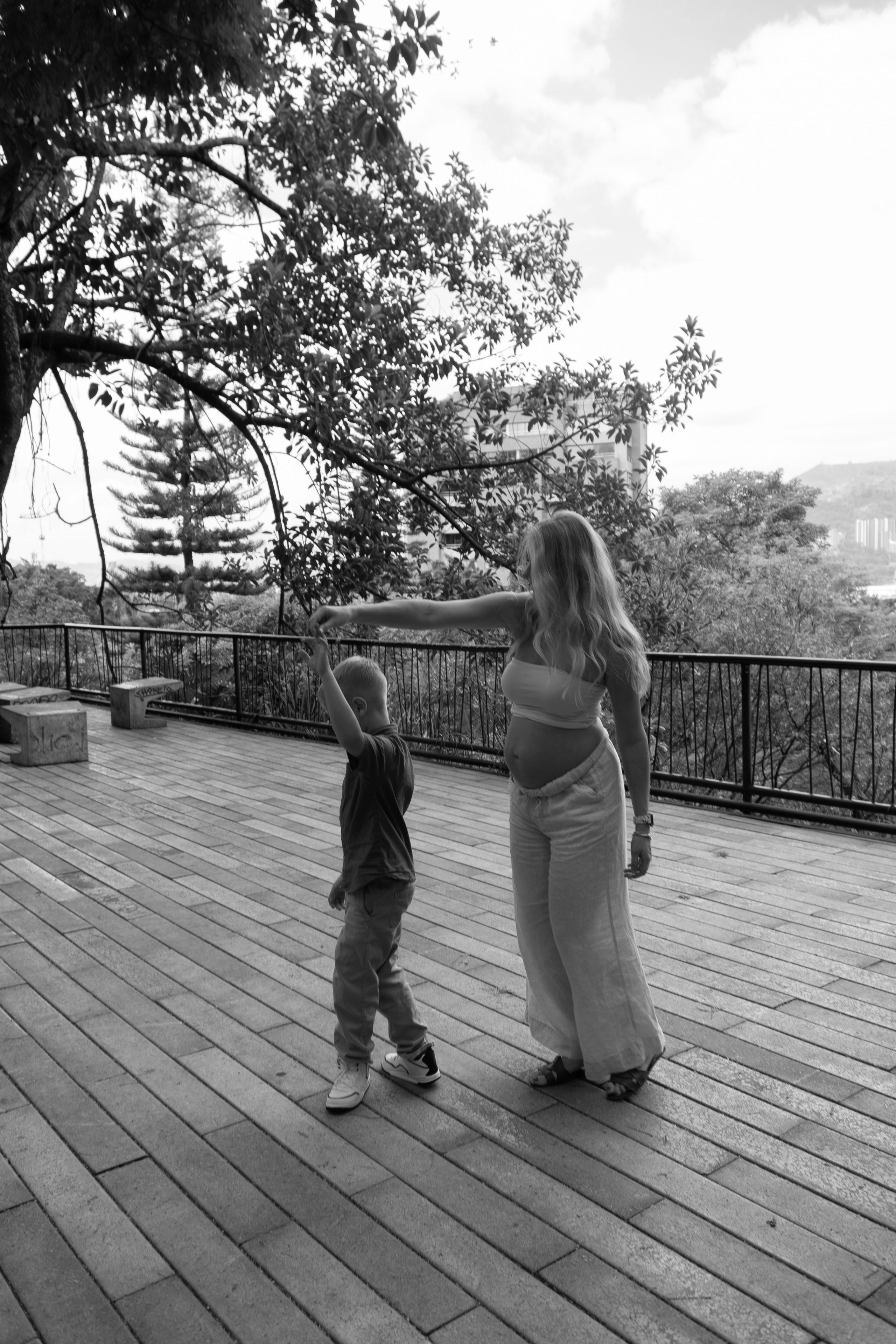 Sasha y «la familia / and the family». Wedding Photographer in Barcelona and Medellin