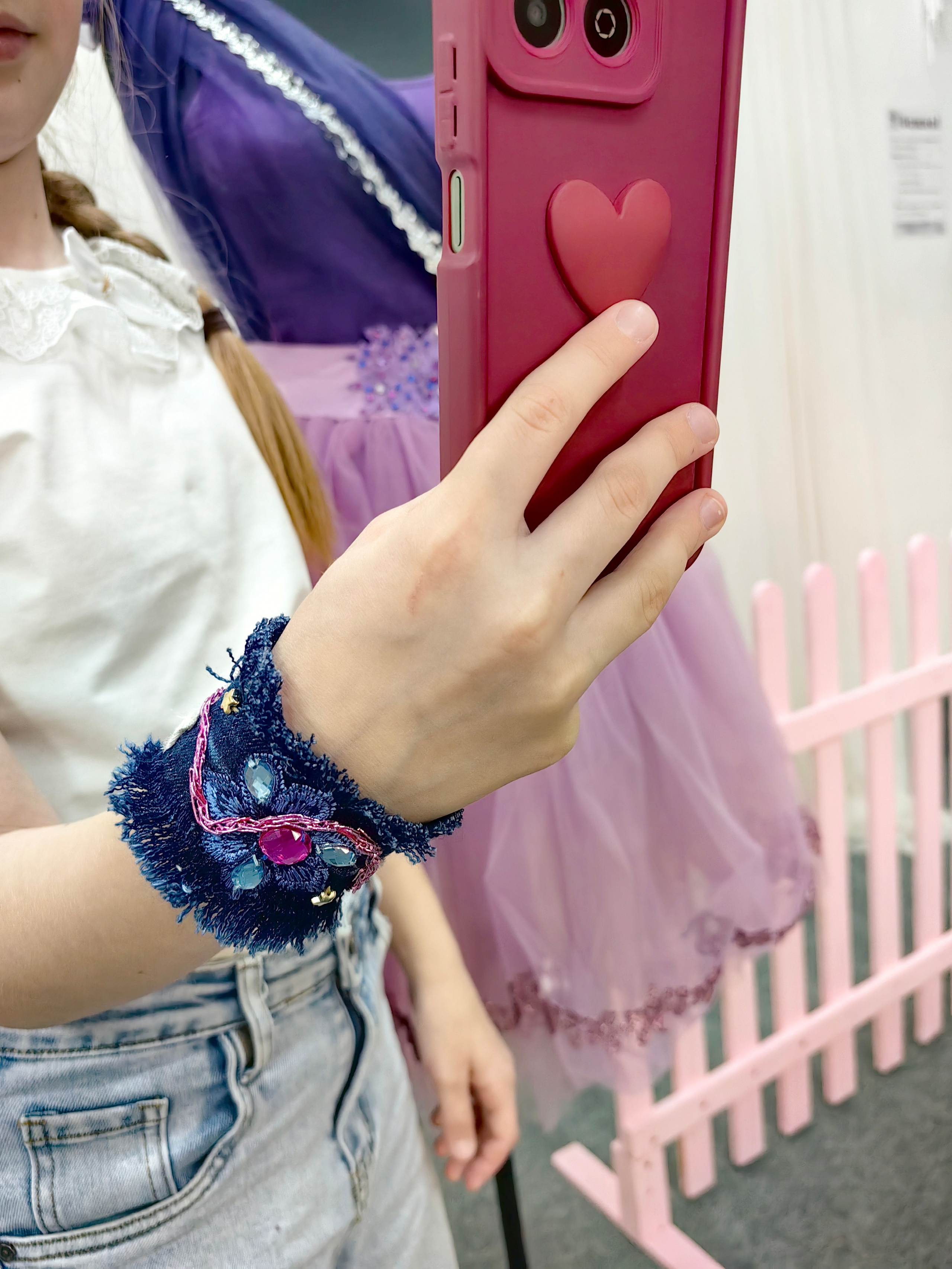 Браслеты из джинсы — мастер-класс по шитью для девочек. Владивосток. Школа для девочек во Владивостоке — Само Совершенство