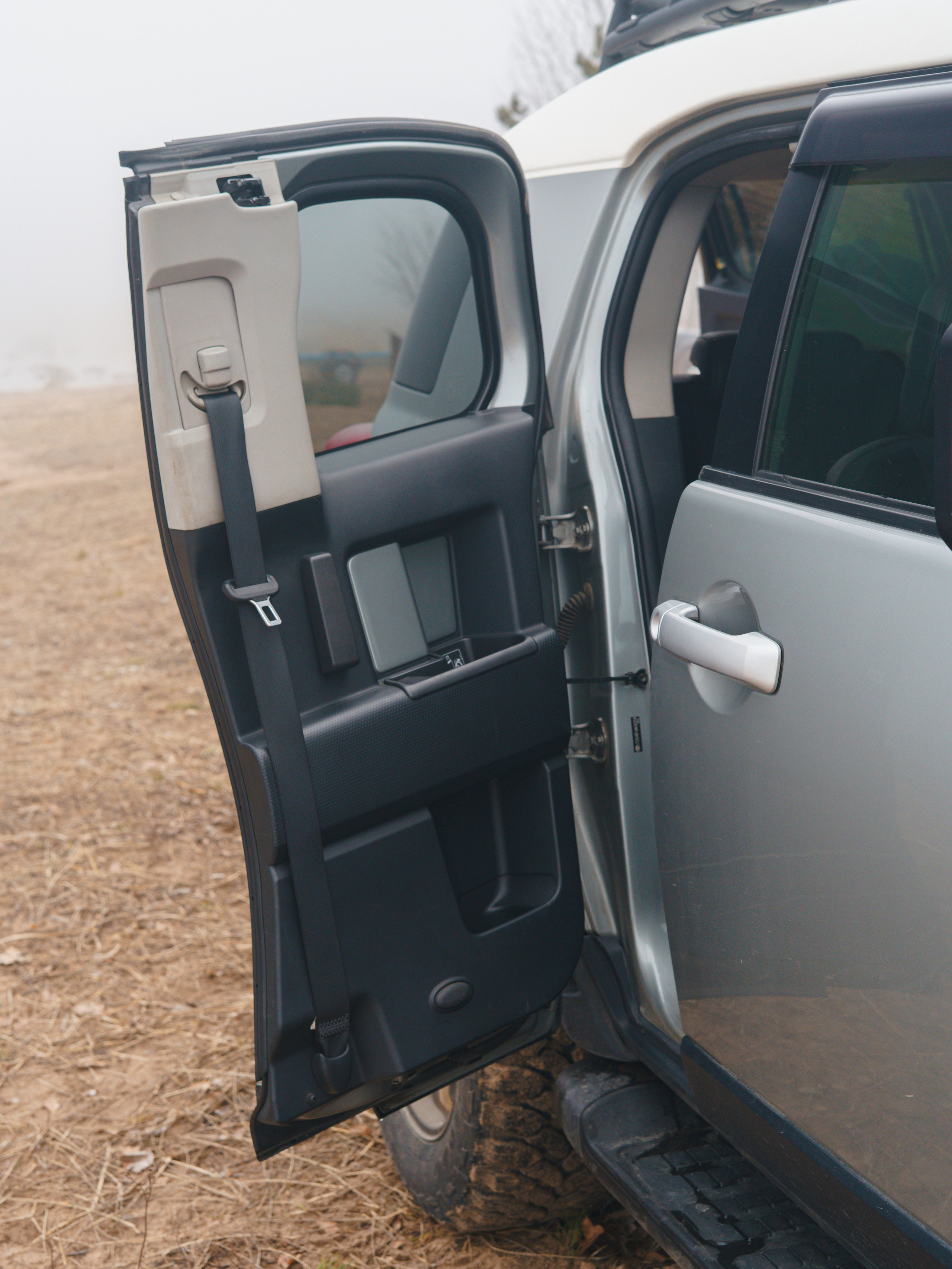 Ремень безопасности переднего пассажира в задней двери