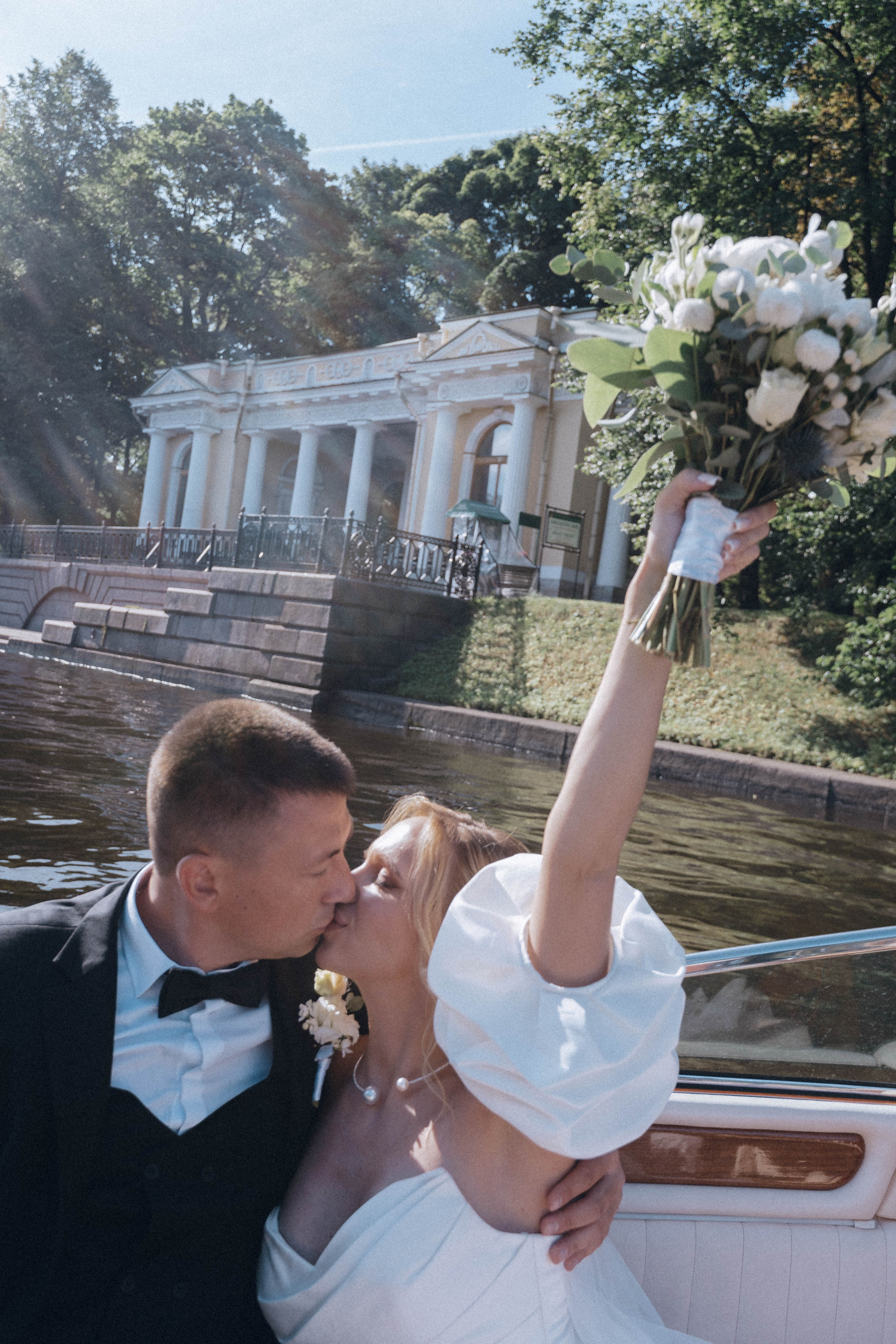СВАДЕНБНАЯ СЬЕМКА НА КАТЕРЕ ПО КАНАЛАМ САНКТ-ПЕТЕРБУРГА И В АКВАТОРИИ НЕВЫ. Профессиональный фотограф, Санкт-Петербург — Виктория Богомолова