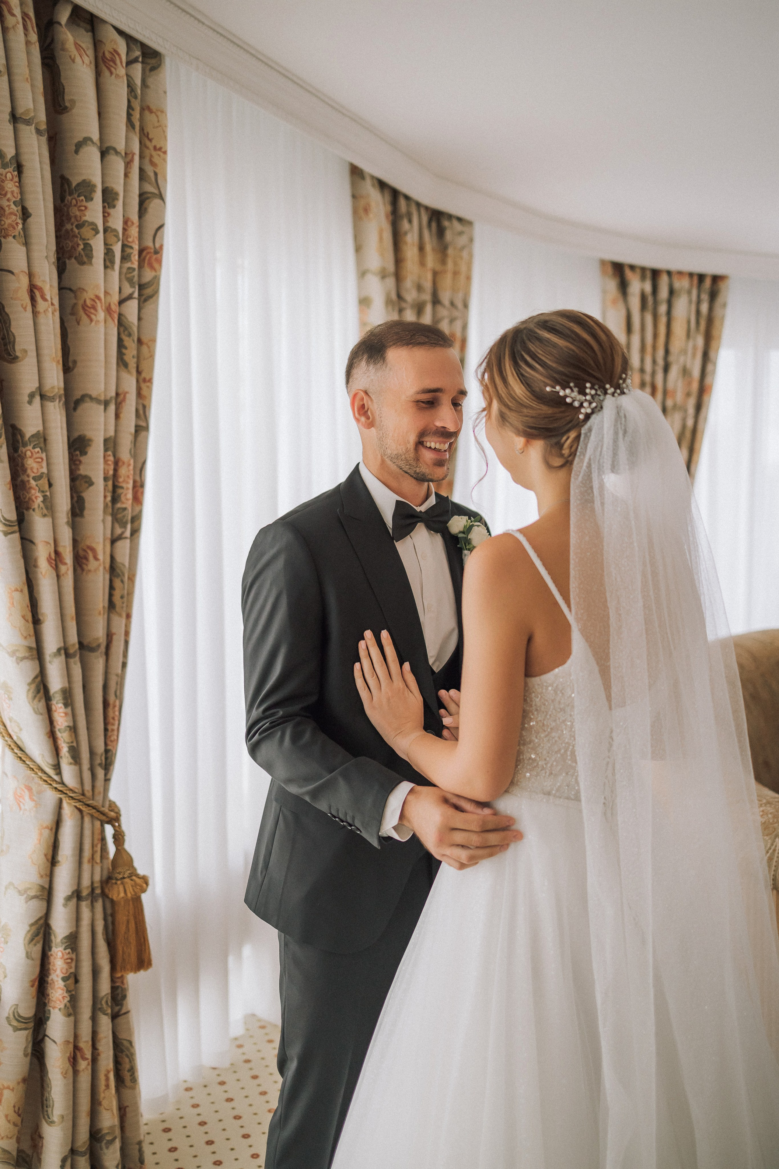 Свадебная прогулка Екатерины и Евгения. Свадебная фотография. Арина Рубах